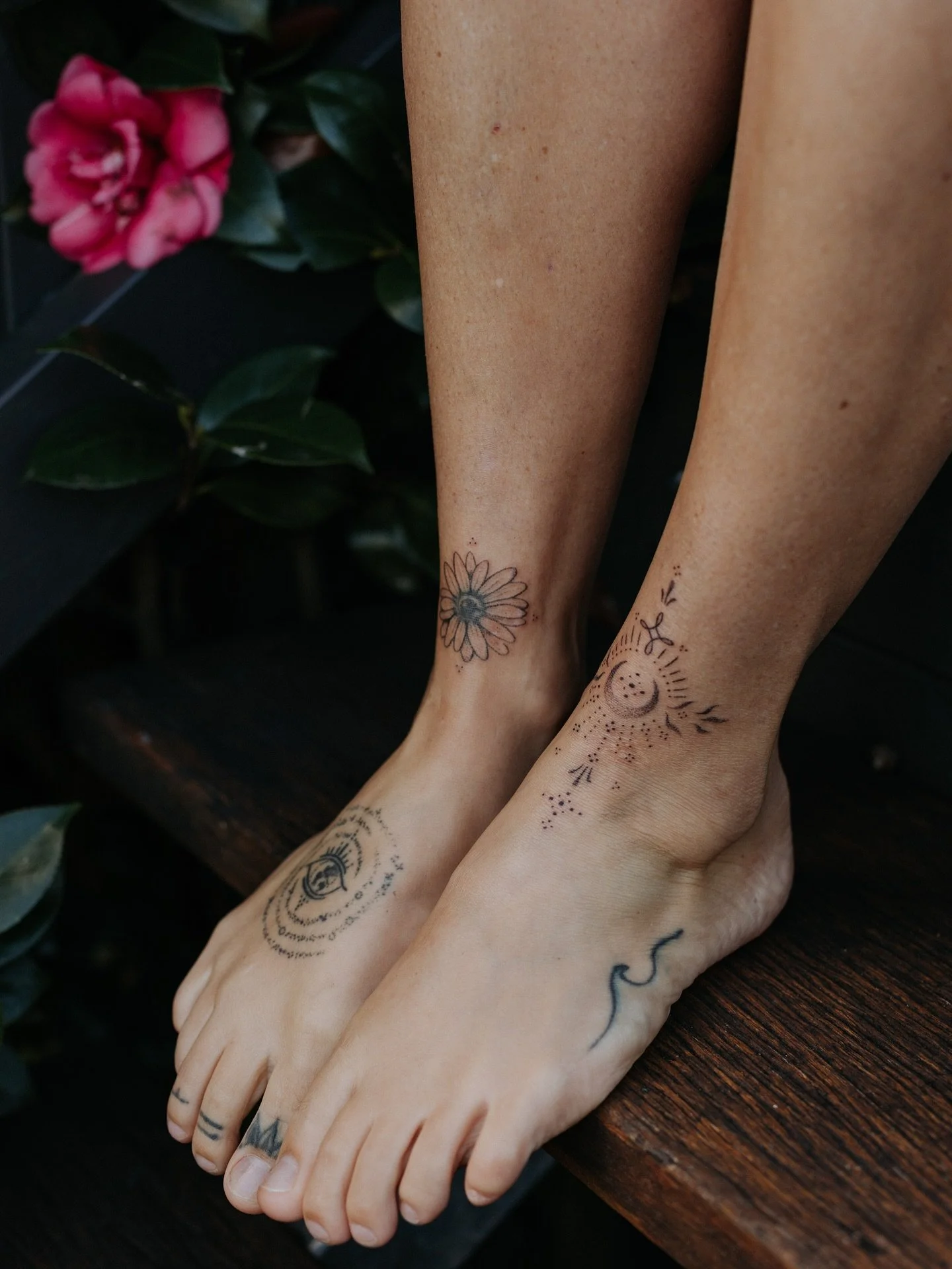 Thank you @madelinescott_ for another amazing session together!! You&rsquo;re amazing ❤️&zwj;🔥🫶
We did a cuteeee little cover up turned into a flower, another smile piece and a gum wrap 🥹