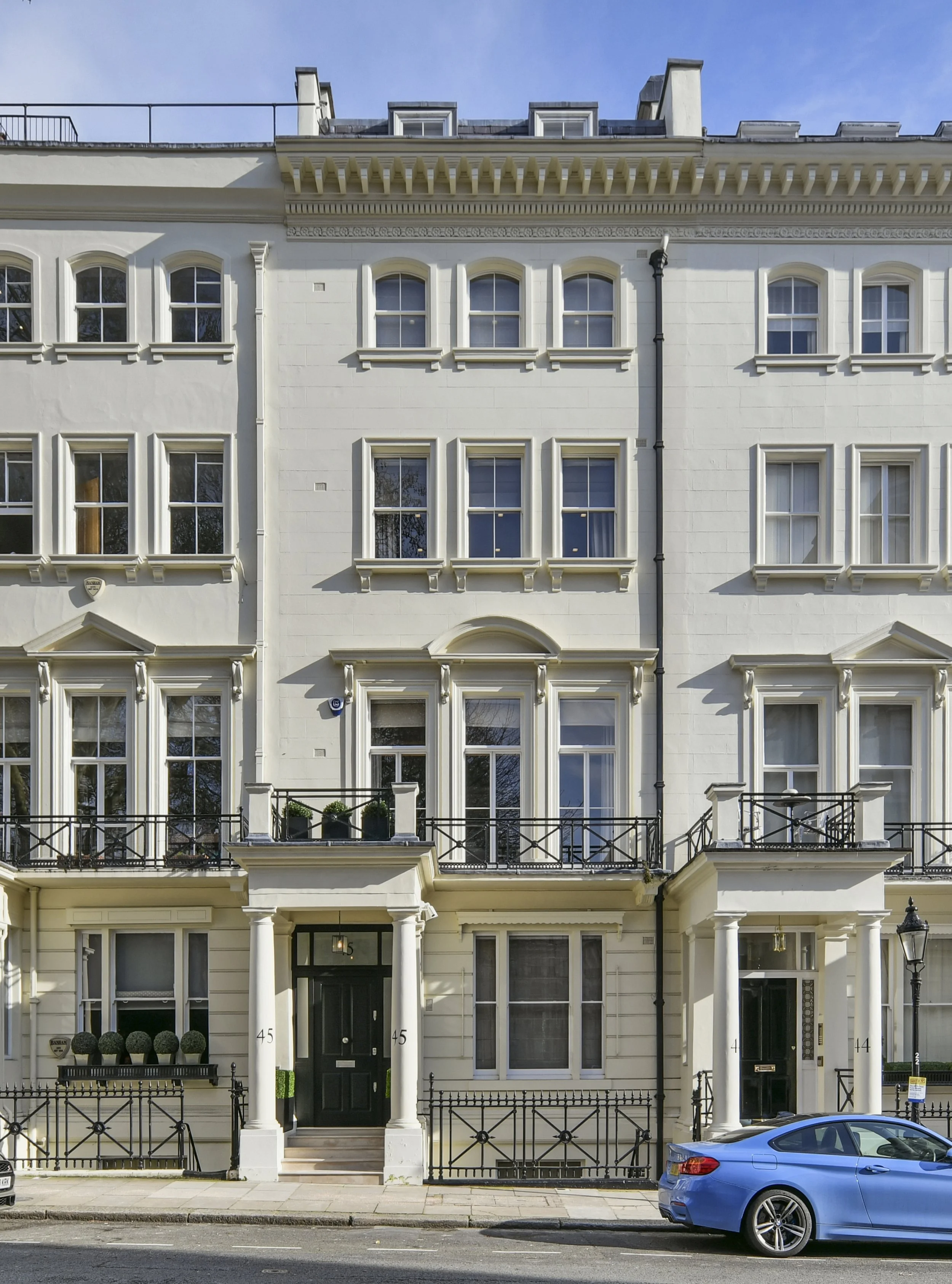 EXTERIOR3.jpg