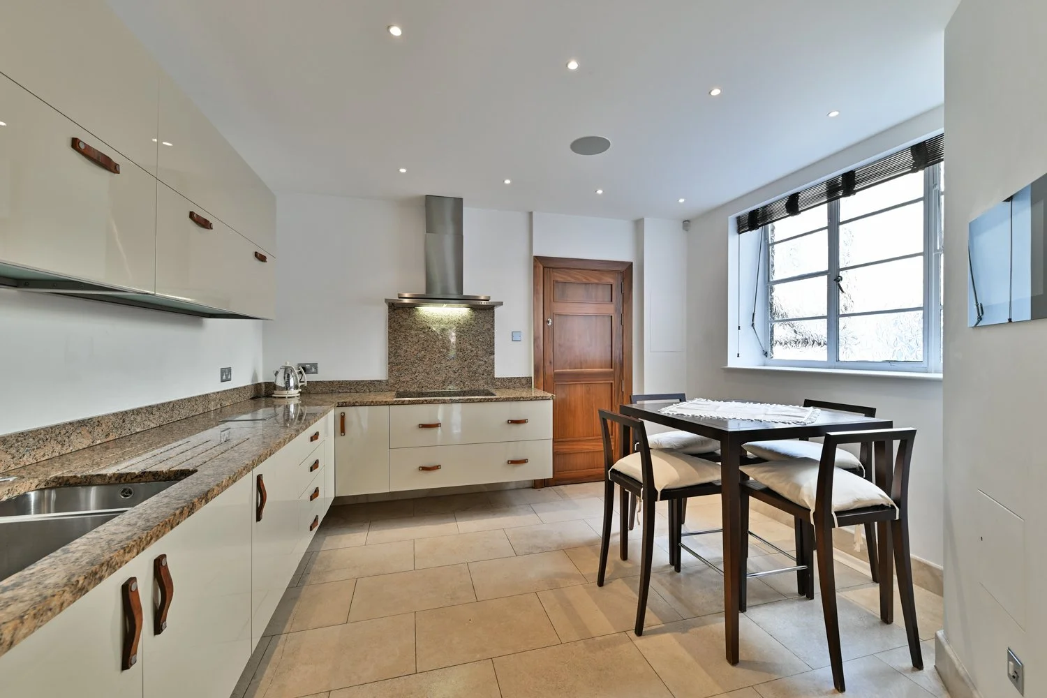 11,45 Lowndes Sq 13.jpg