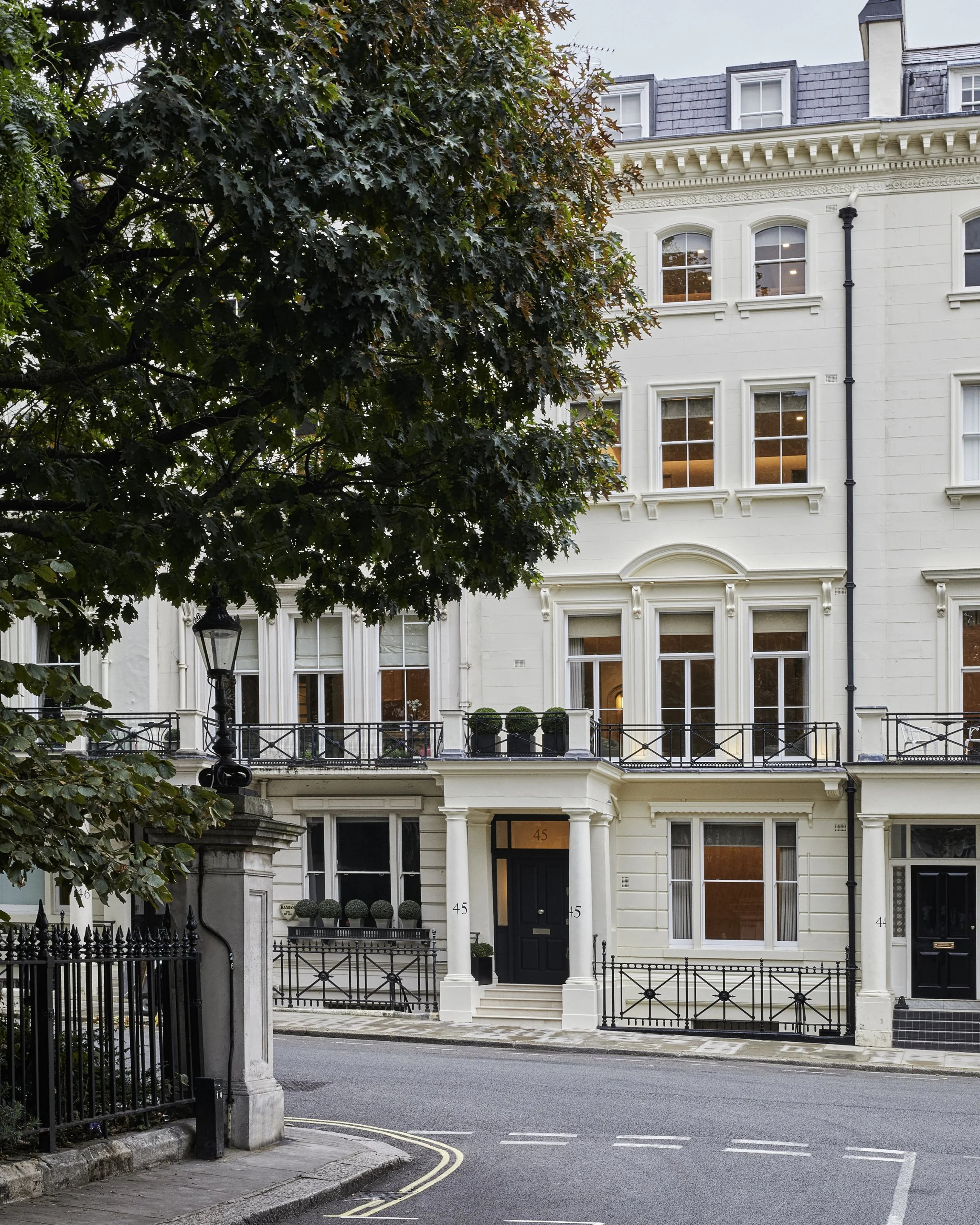 Armani_Casa_Interior_Design_Service_London_South_Knightsbridge_01.jpg