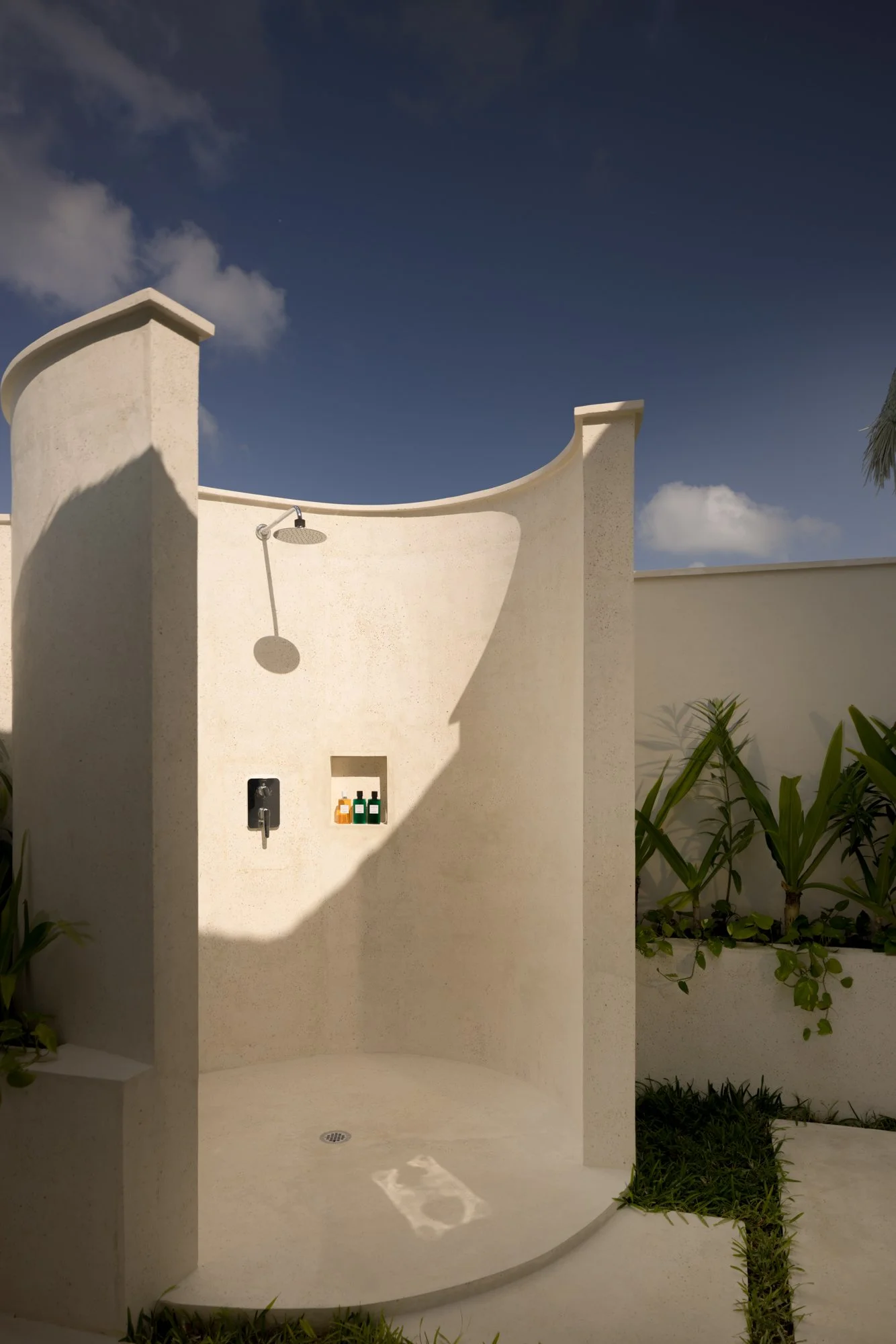 DON MAAGA MALDIVES_Aethr_Outdoor Shower.jpg