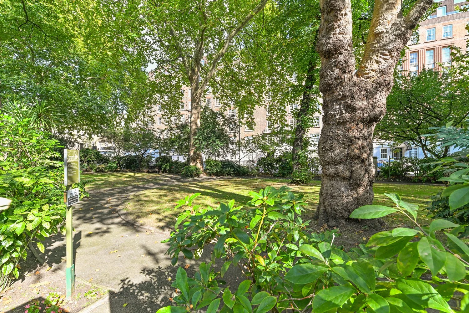 11,45 Lowndes Sq 15.jpg