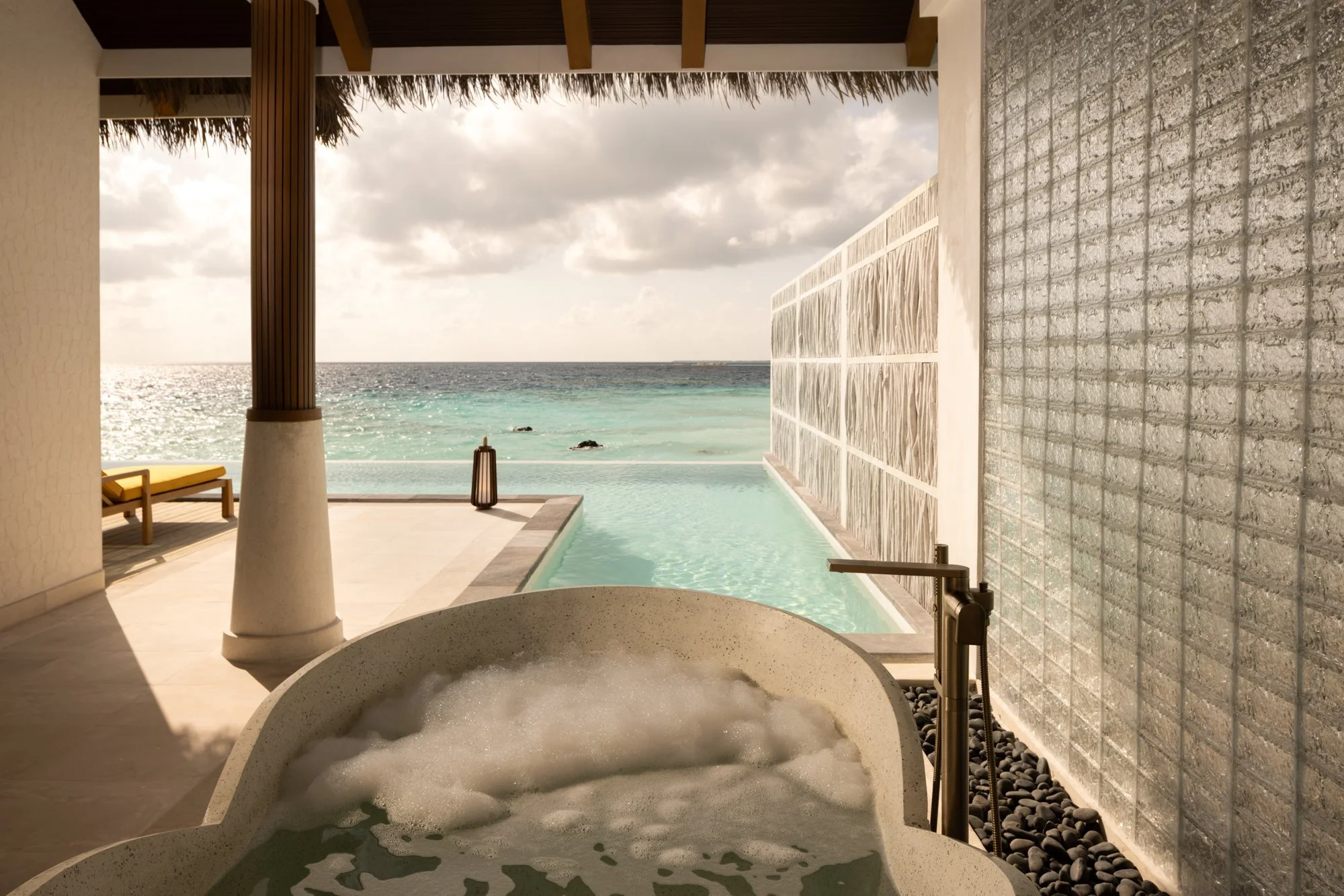 DON MAAGA MALDIVES_Aethr_Bathtub.jpg
