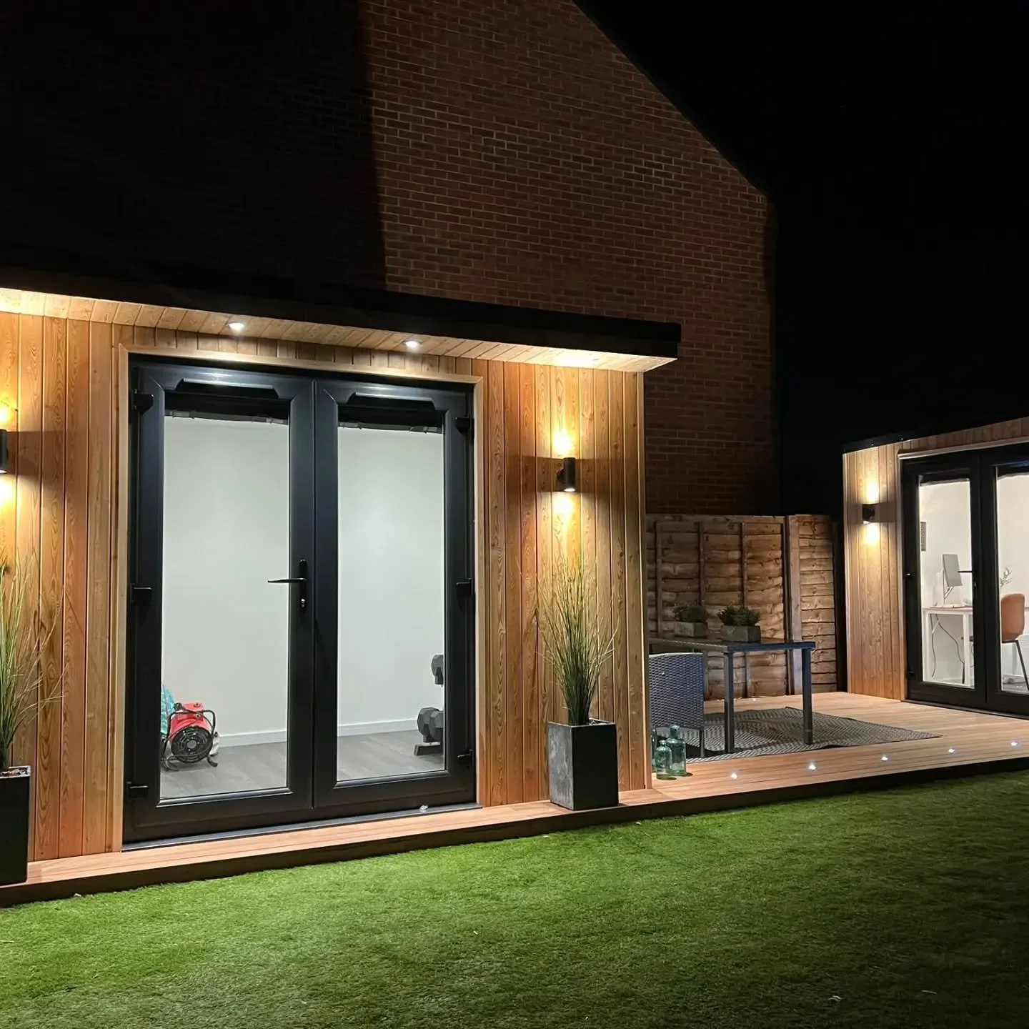 Really enjoyed this garden office and gym install in Crowthorne.  Multi coloured smart lighting and hot tub, making the ultimate party garden!