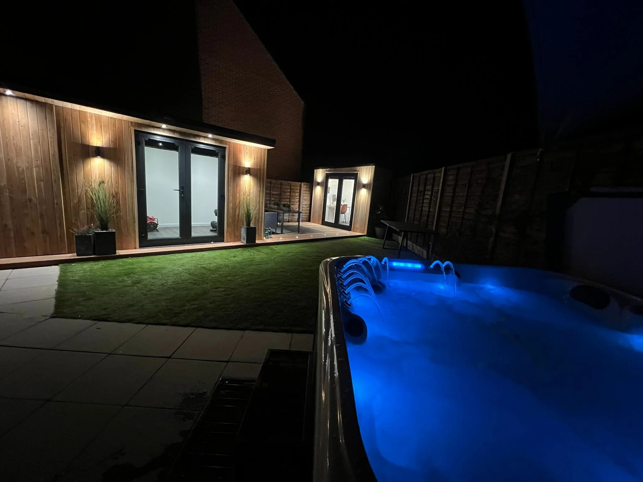 Garden Gym with external wall lights and hot tub in Crowthorne