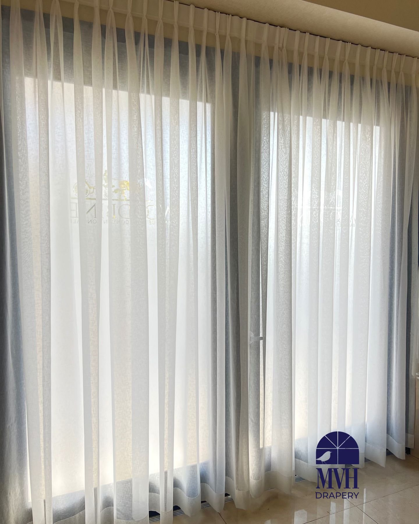 Soft elegance at the entrance! ✨ These custom pinch pleat sheers create an inviting flow for guests stepping into this beautiful banquet hall. 🤍🌟

Visit our website or book your free in home consultation now.

☎️ (647) 554 6674
🔗 www.mvhdrapery.ca