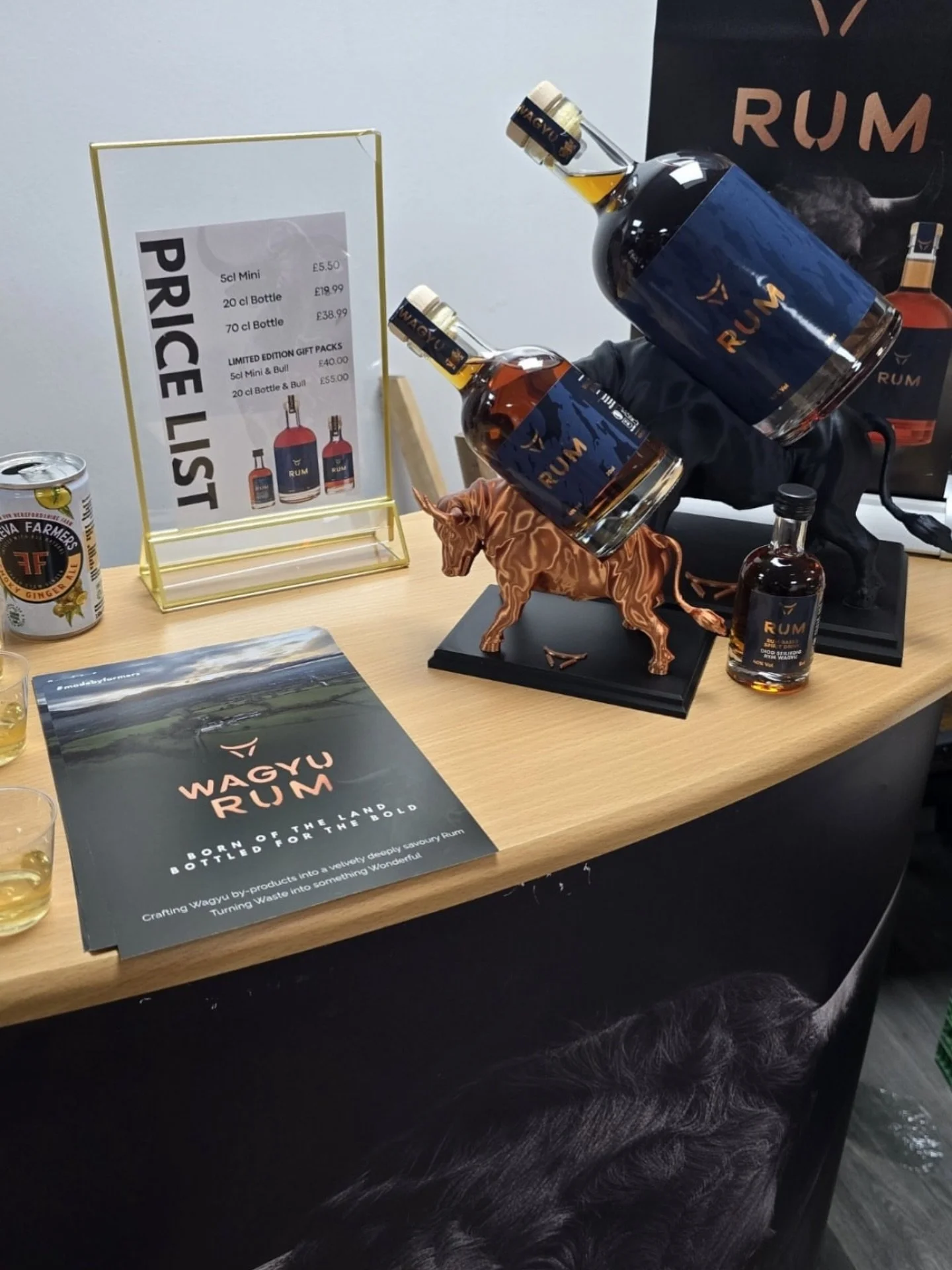 Cofiwch fod ni yn @llwy_a_mwy_penygroes  tan 8 heno!

Dewch i drio ein Rym cynaliadwy a llawer o ddanteithion nadoligaidd !
#nadolig