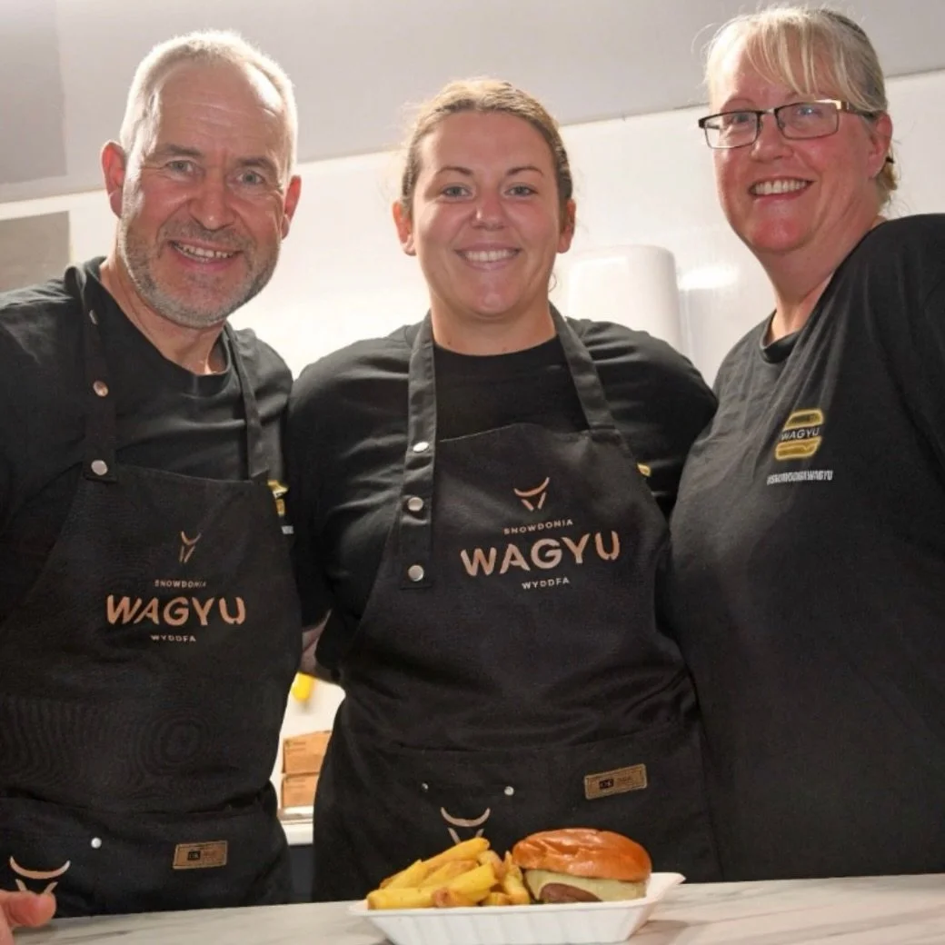 Haul allan. 
Mae hi n teimlo fel bod y gwanwyn wedi cyrraedd o&rsquo;r diwedd.

Rydyn ni yn Neuadd Carmel heno 6&ndash;8:30pm (neu tan gwerthu allan) &mdash; un o&rsquo;r nosweithiau hynny sy&rsquo;n werth mynd allan amdani.

Ar y fwydlen:
🍔 The Smo