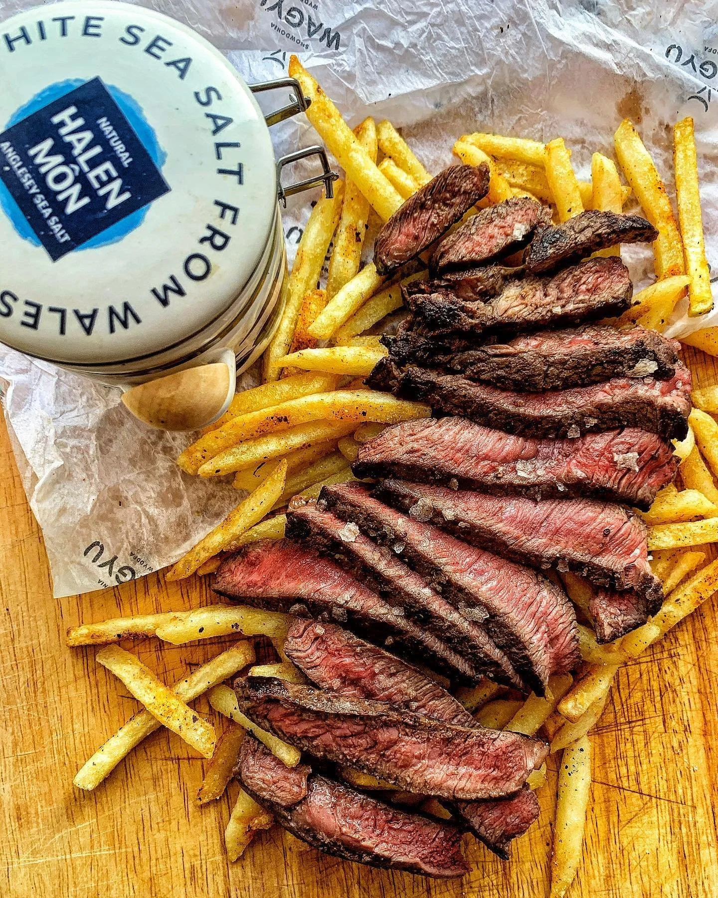 🥩 THIS WEEKEND'S STEAK NIGHT = SORTED.

Choose your weapon:

🔥 8oz Rump x 2
🔥 7oz Sirloin x  2

Plus:
🍟 Skin-on fries
🧈 Wagyu tallow
🥗 Garden salad &amp; dressing
🌿 Fresh chimichurri sauce

Basically everything you need for a ridiculously good