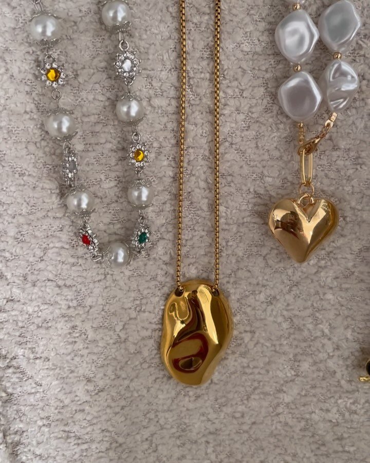 Guess which babes have finally dropped 💃🏾💃🏾💃🏾

#necklace #necklaces #explorepage✨#trending #ootdfashion #ootd #styleinspo #southafrica #smallbusiness