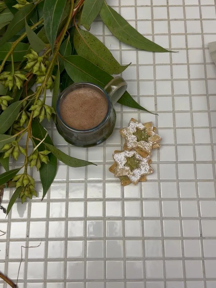 @deinkakao 🤎
#nat&uuml;rlich
#ges&uuml;&szlig;tmitdatteln 
#fair 
#vegan
#glutenfrei 

Newin
By Galanterie.🔥