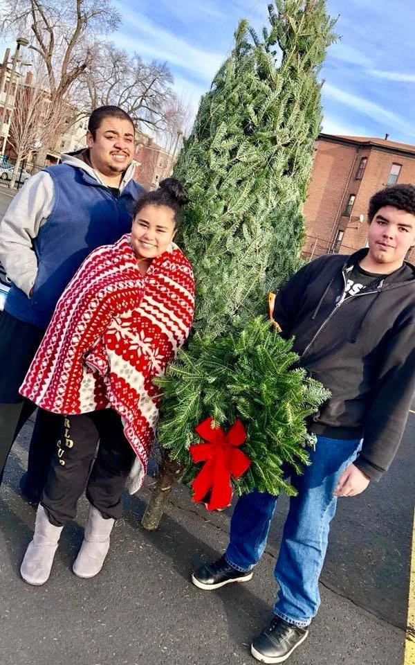 Chrysalis Center Hosts Annual Christmas Tree &amp; Wreath Sale on December 5, 2020  Community Event Sponsored by The Hartford Provides Trees to Those in Need