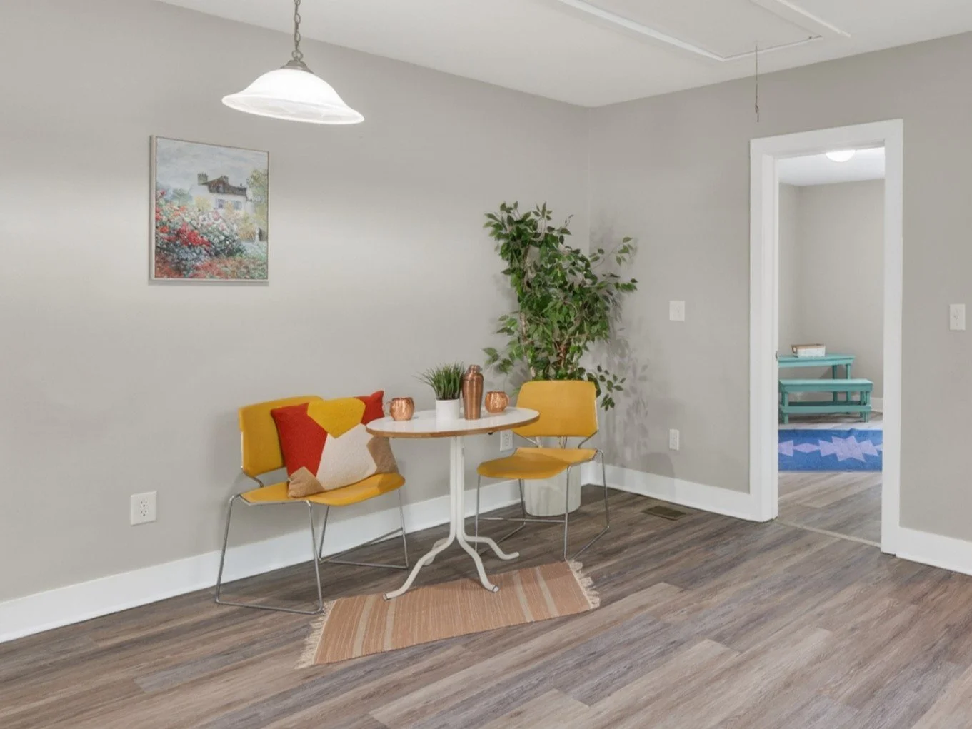 Eat-in Dining Area