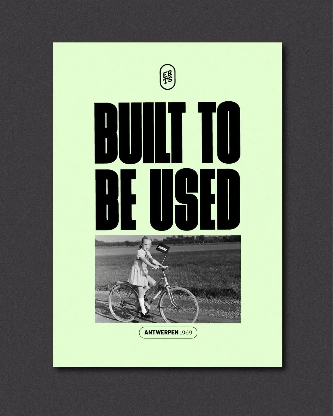 Storytelling voor @ertscycles

Hoe vertel je dat een product enerzijds gebaseerd is op afgedankt materiaal, en het hierdoor tegelijkertijd waardevoller wordt? 

De fietsen van Erts bestaan uit frames van afgedankte fietsen die eind vorige eeuw vervaa