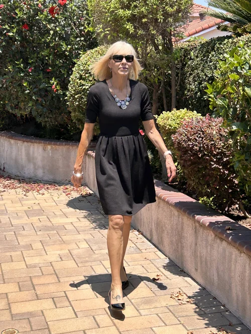 can you wear a short dress to a funeral What Should a Woman Wear to a Funeral?