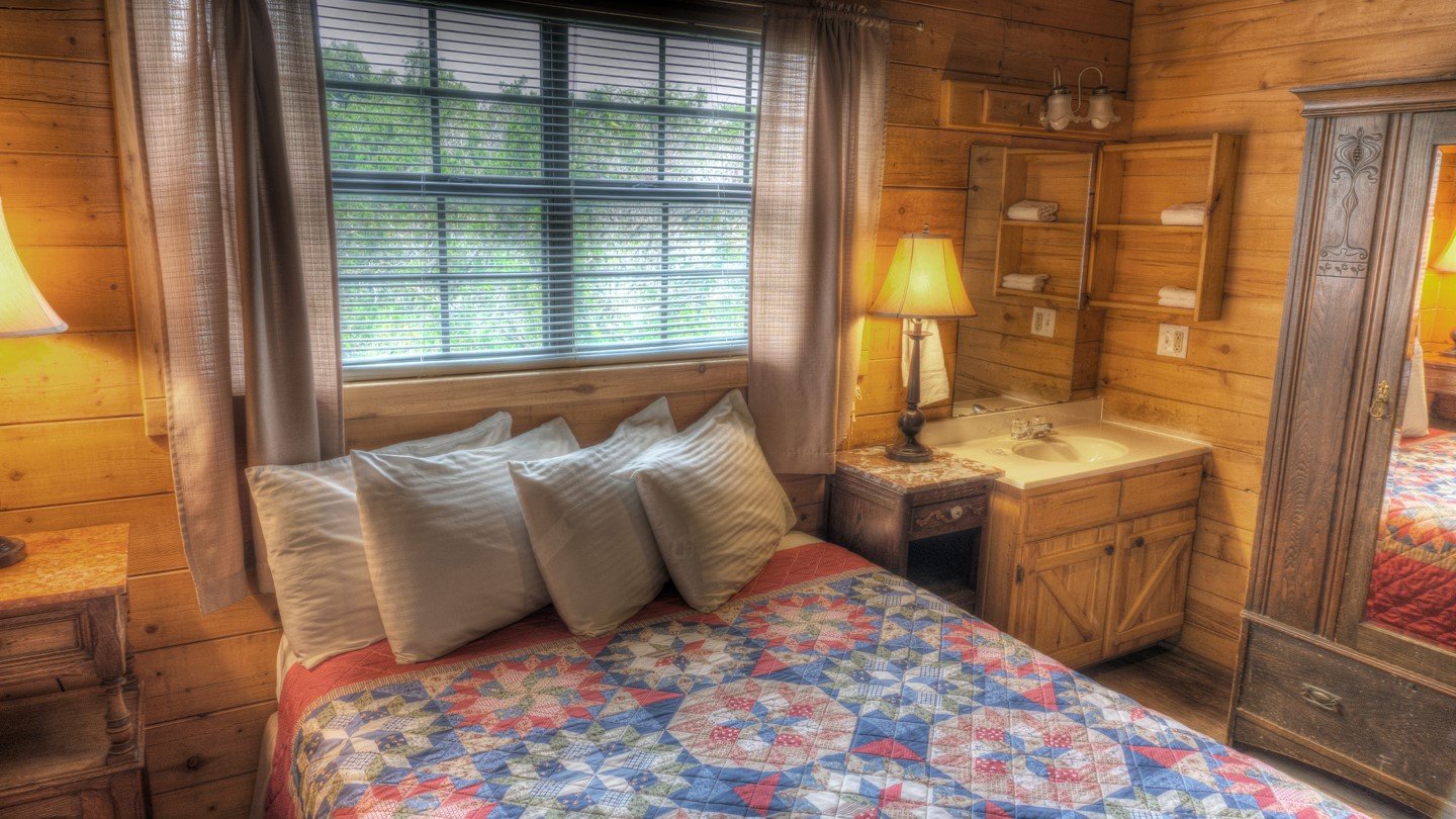 cabin_l_7664.jpg