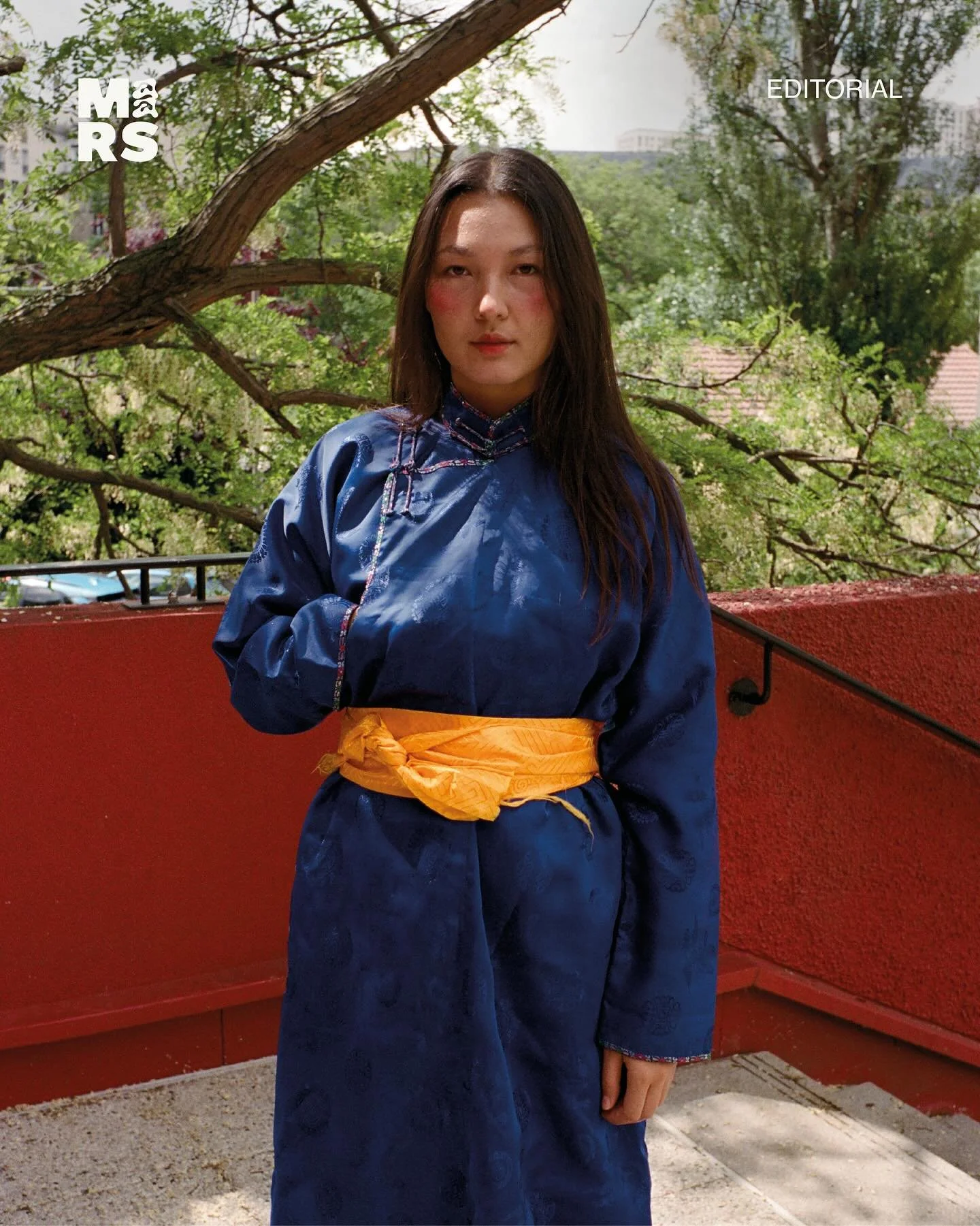 Photographi&eacute;e par @axelduckhoi , @celinedessberg porte des v&ecirc;tements traditionnels mongols dans ce nouvel editorial, dont l&rsquo;interview compl&egrave;te est &agrave; retrouver sur maarsmagazine.com

Cr&eacute;dits :

Direction artisti