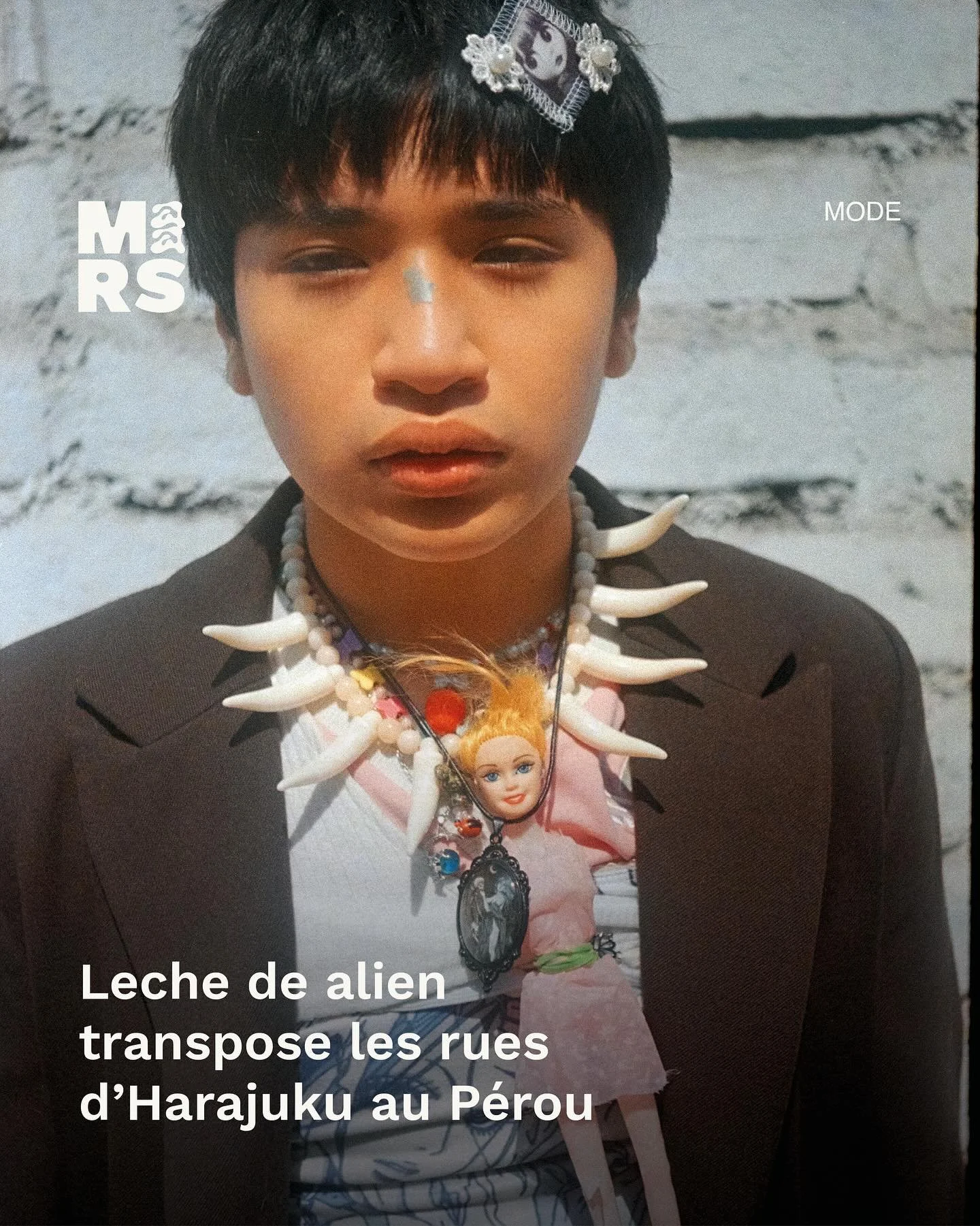 Captur&eacute;e par @yulissa_aranibar , la s&eacute;rie Milk, Lait, Leche donne une lecture presque &eacute;ditoriale du feed Instagram de Juan Pablo, jeune artiste p&eacute;ruvien figurant en ligne sous le pseudonyme de @leche_de_alien.0 . Inspir&ea