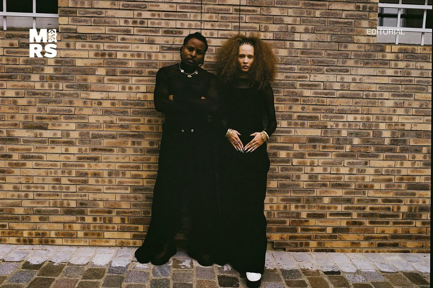 En latin, la particule Genus &eacute;voque le genre et la filiation. Pour @kennygenus et @carlagenus , elle est le marqueur d&rsquo;une fraternit&eacute; choisie. 

Ancien.nes colocataires, membres fondateur.ices du Genus Club, si Paname &ldquo;est d