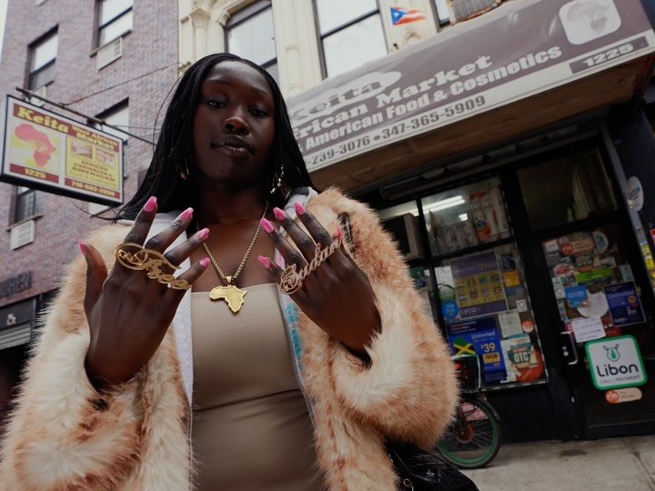 Apr&egrave;s le succ&egrave;s de la bague DIMA MAGHREB, @louhaichyworld d&eacute;voile pour l&rsquo;Eid les sets FREE CONGO, FREE SUDAN et FREE PALESTINE au travers de sc&egrave;nes film&eacute;es &agrave; Brooklyn, dans des espaces du quotidien.

Po