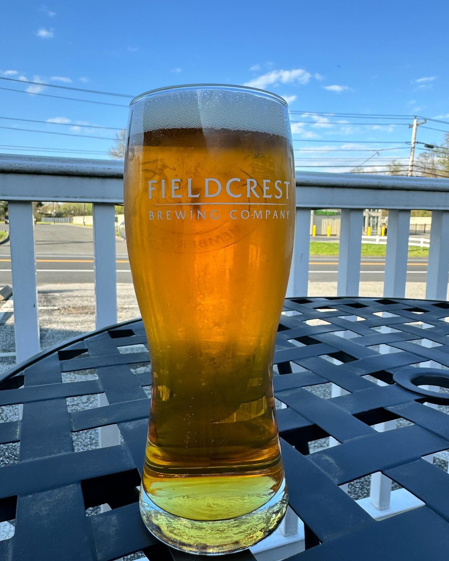 What a pretty beer! SoCal - West Coast Pale Ale on tap now! Deck weather is here&hellip;today 😂. #fieldcrestbrewing #socal