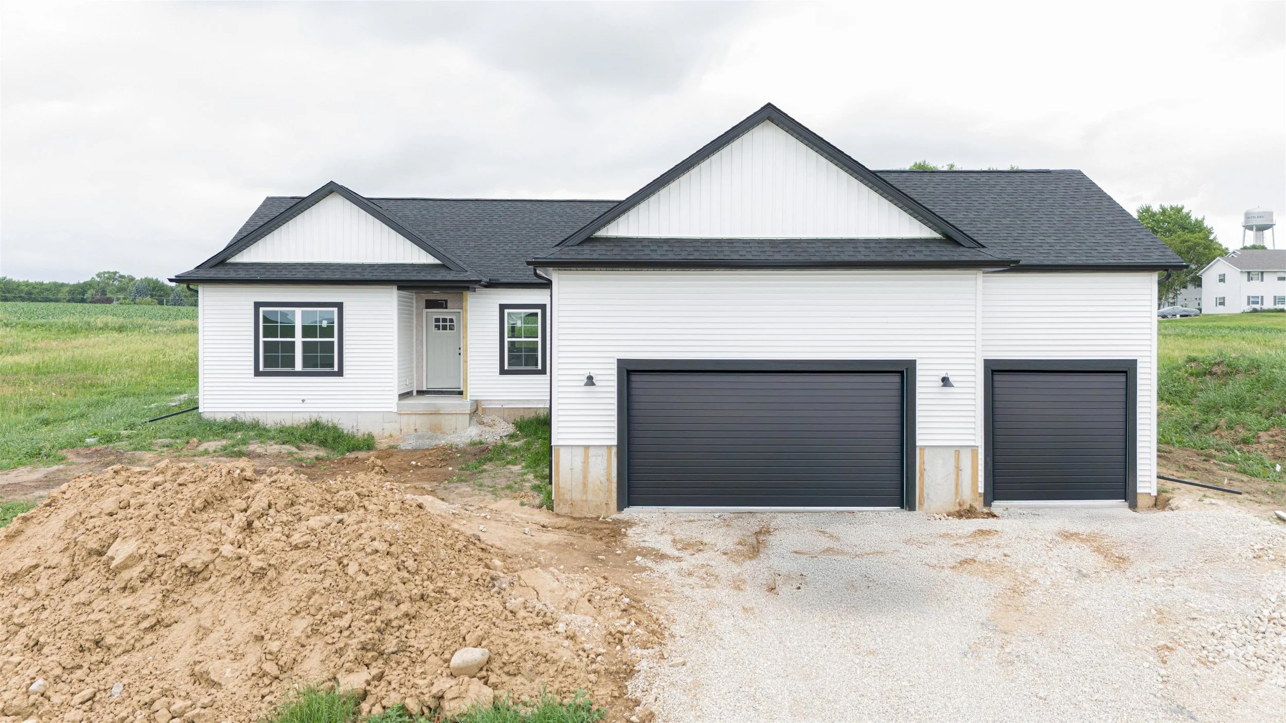 105 2nd St, Friesland, WI 53935