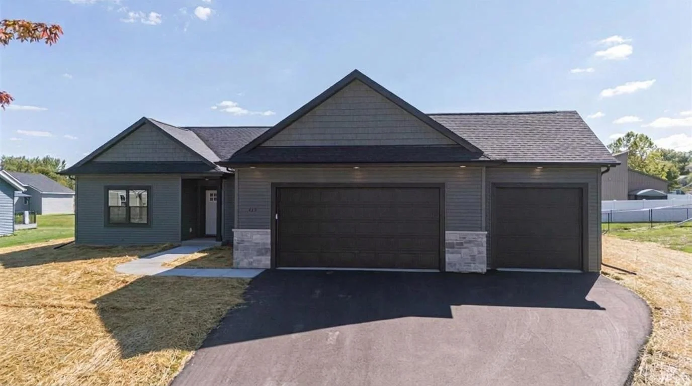 425 Village Ln, Ripon, WI 54971