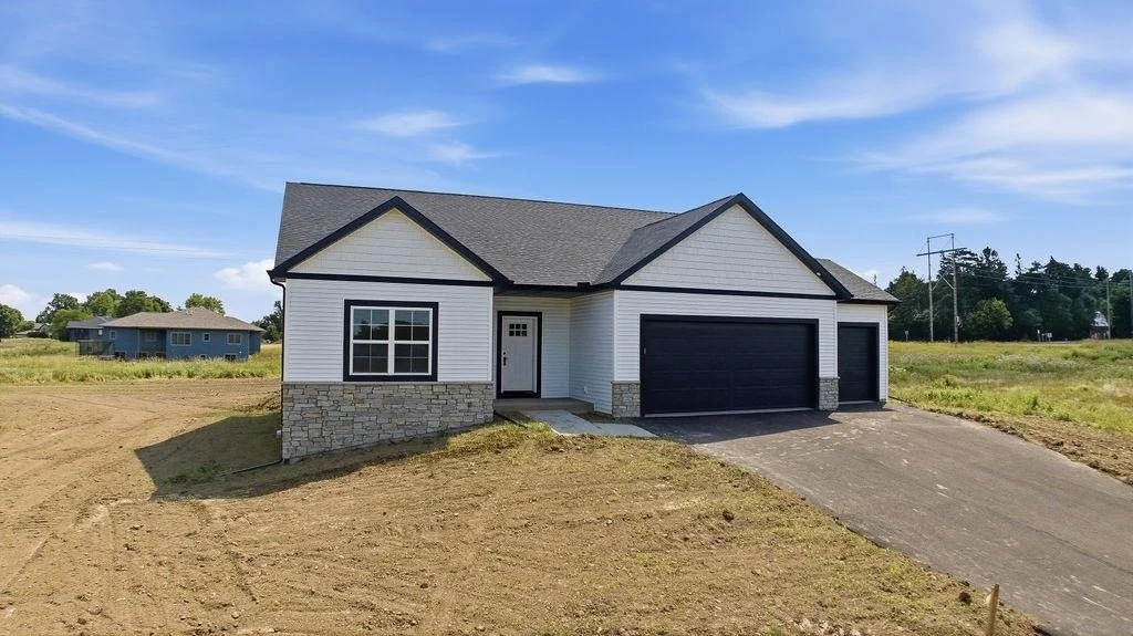 118121 Betty Dr, Stratford, WI 54484