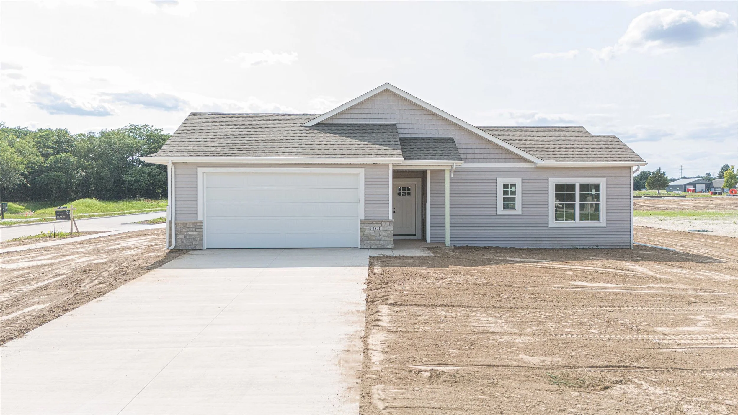 3801 N Woodbury Ln, Janesville, WI 53545