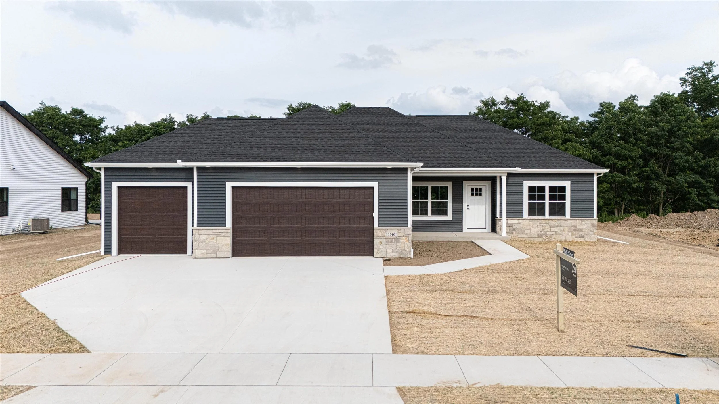 3740 N Woodbury Ln, Janesville, WI 53545
