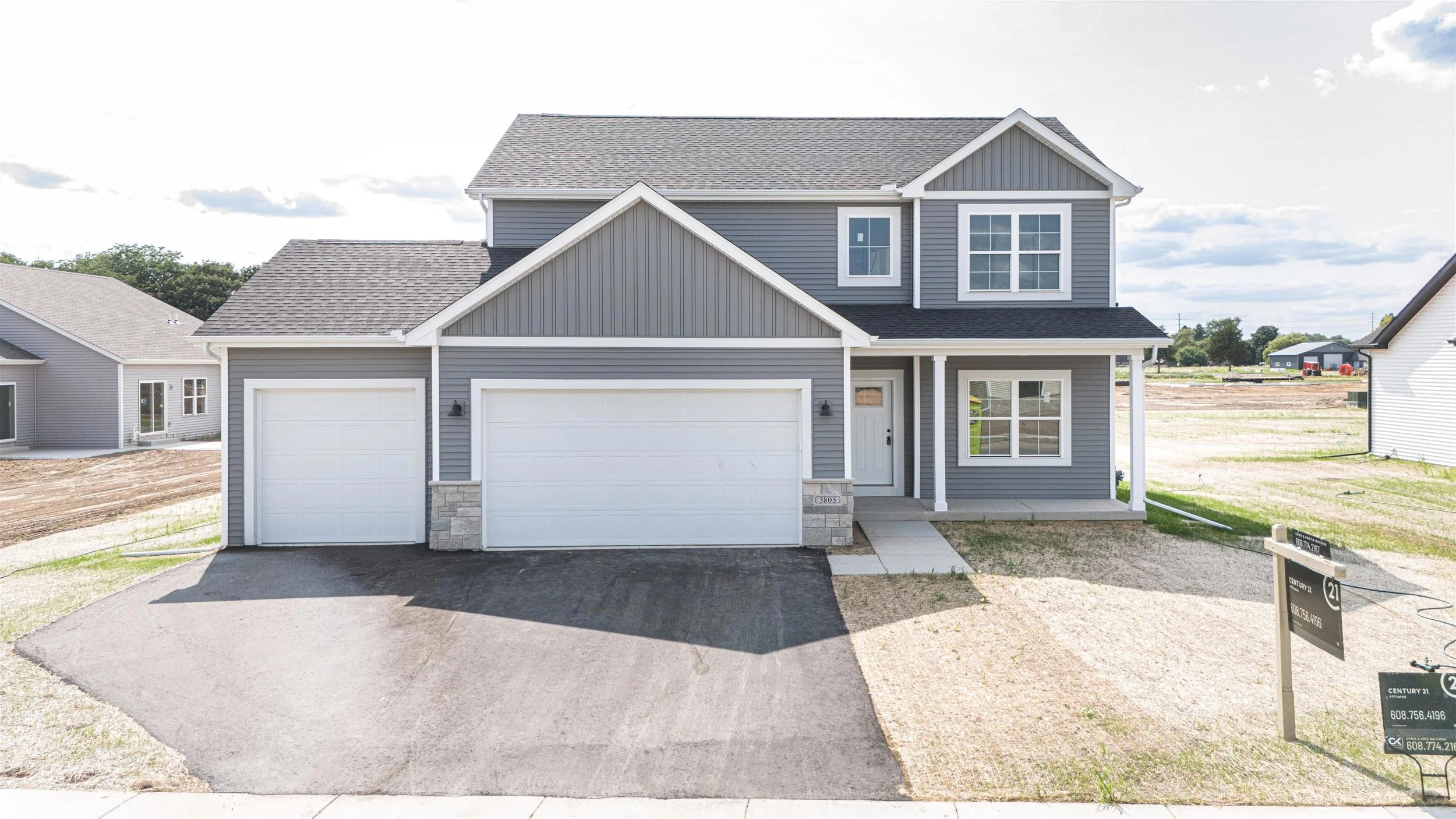 3805 N Woodbury Ln, Janesville, WI 53545