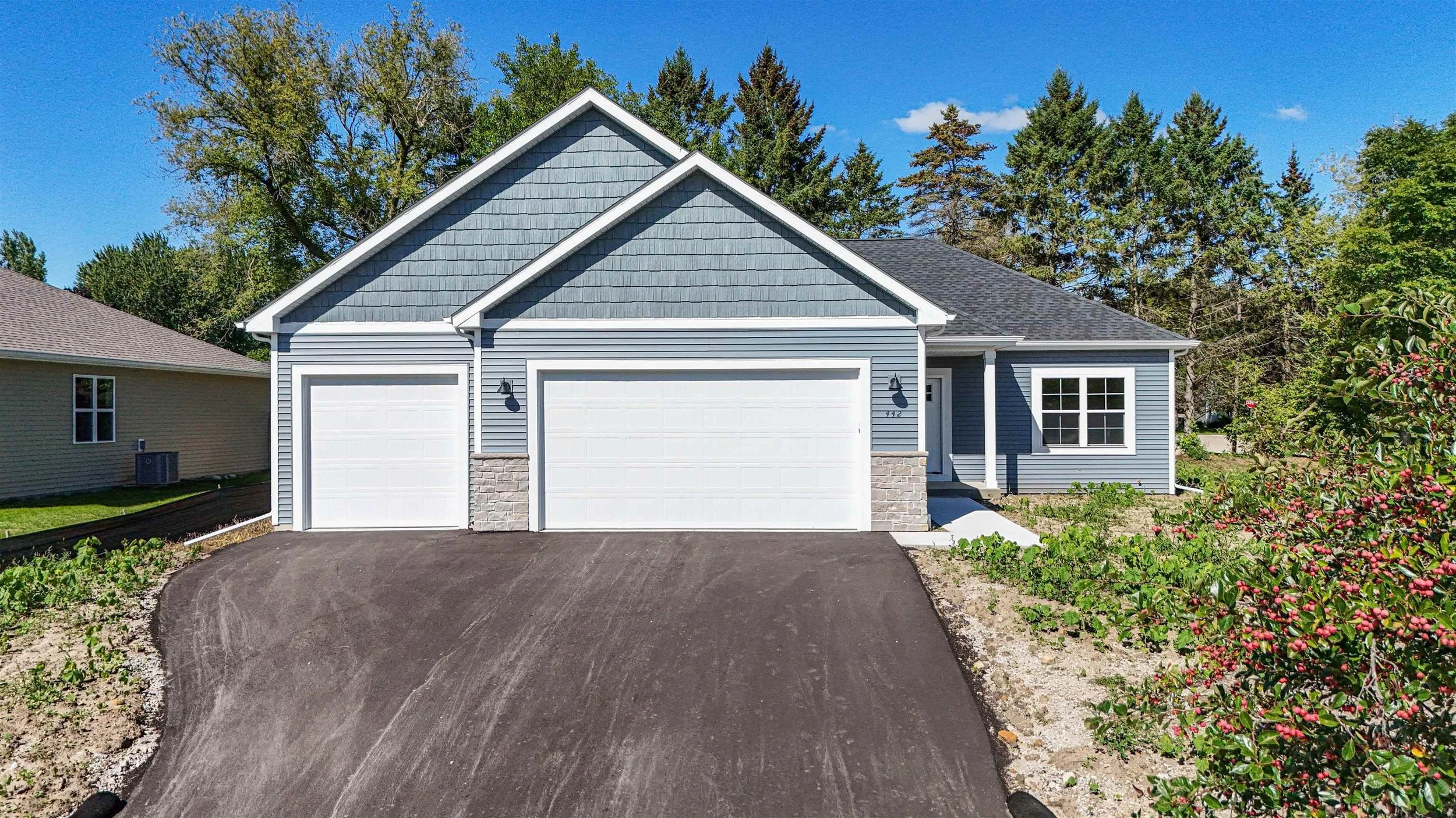 442 Village Ln, Ripon, WI 54971