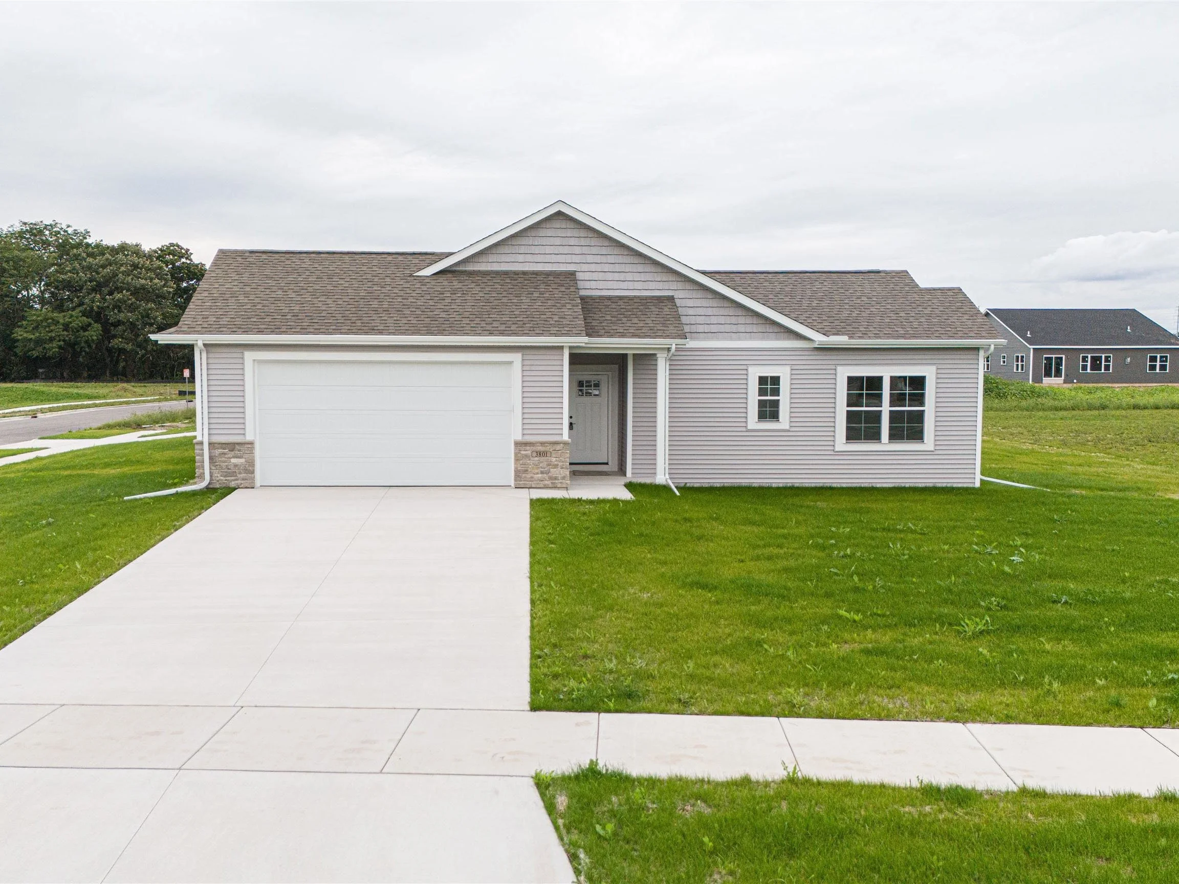 3801 N Woodbury Ln, Janesville, WI 53545