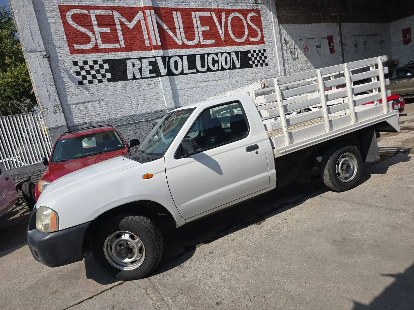 Camioneta seminueva nissan estacas 2014