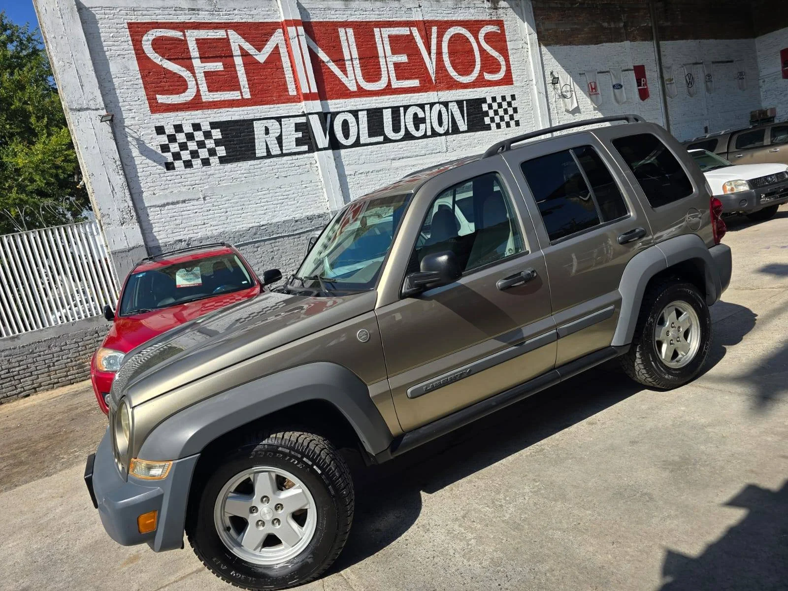Seminuevos camioneta JEEP LIBERTY SPORT 4X4 2005