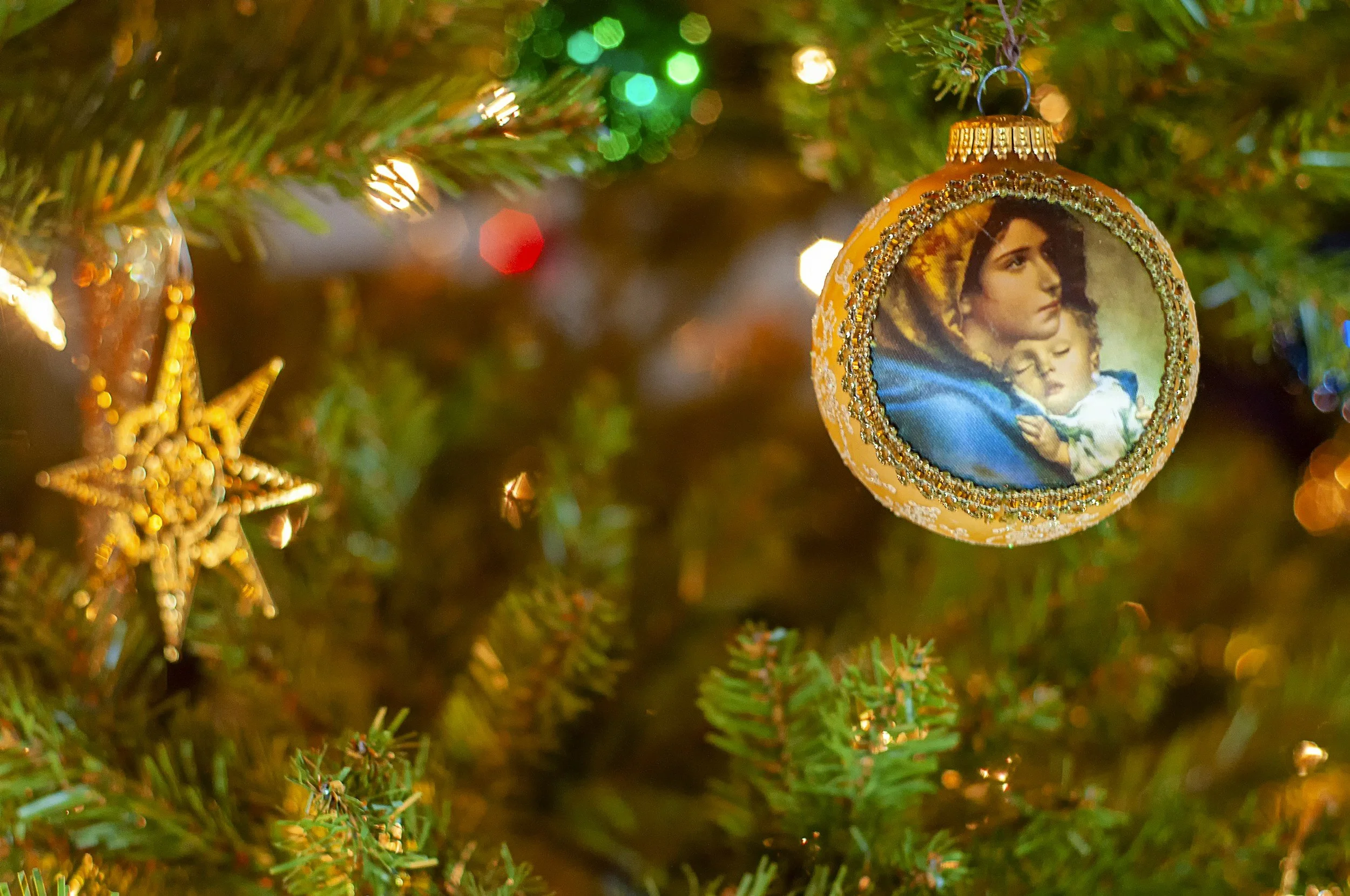 Navigating the Holidays as a New Mom: Self-Compassion Tips for the Postpartum Phase
