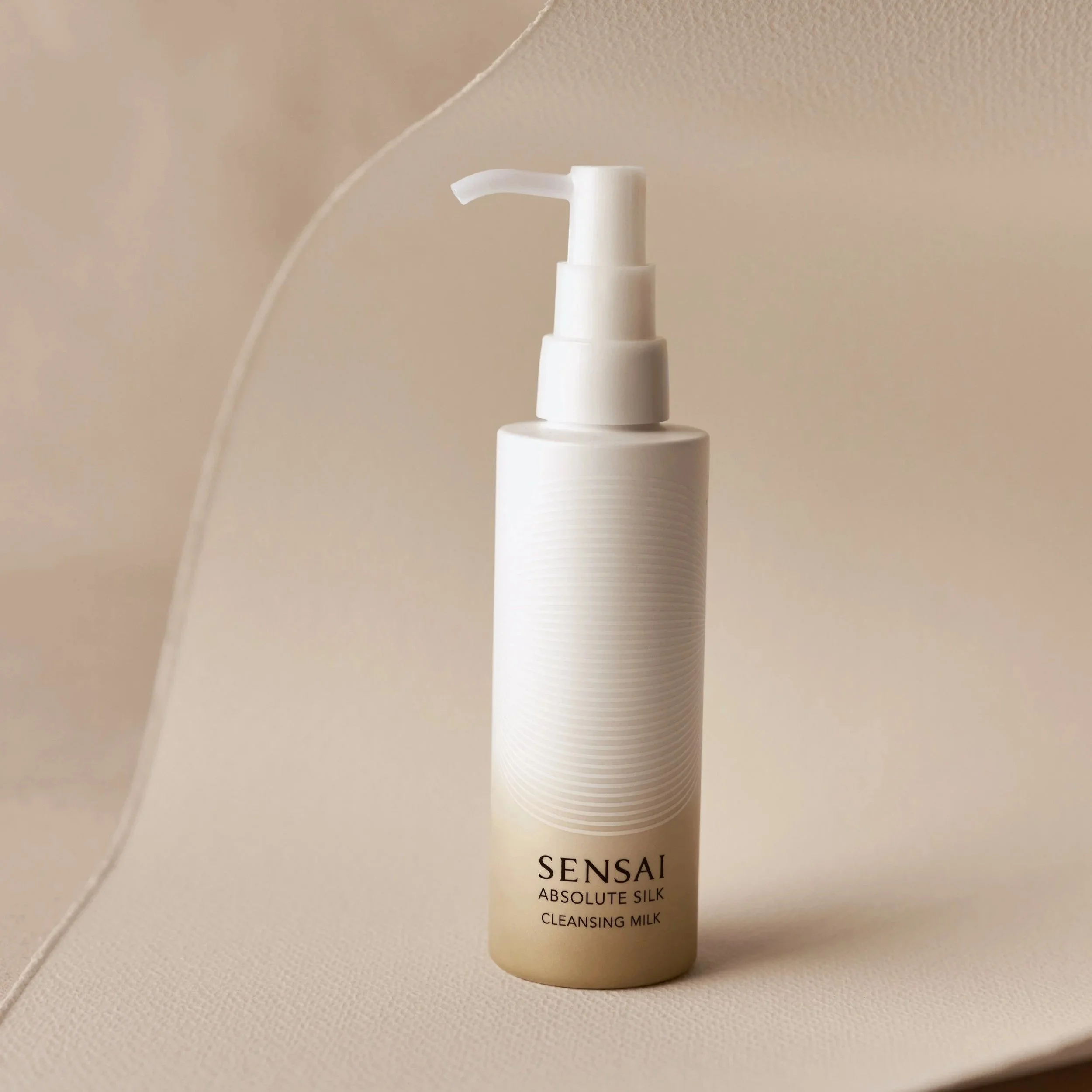 240_SS26_SENSAI_SustainableSkincare_ABSOLUTE_SILK_CLEANSING_MILK3064.jpg