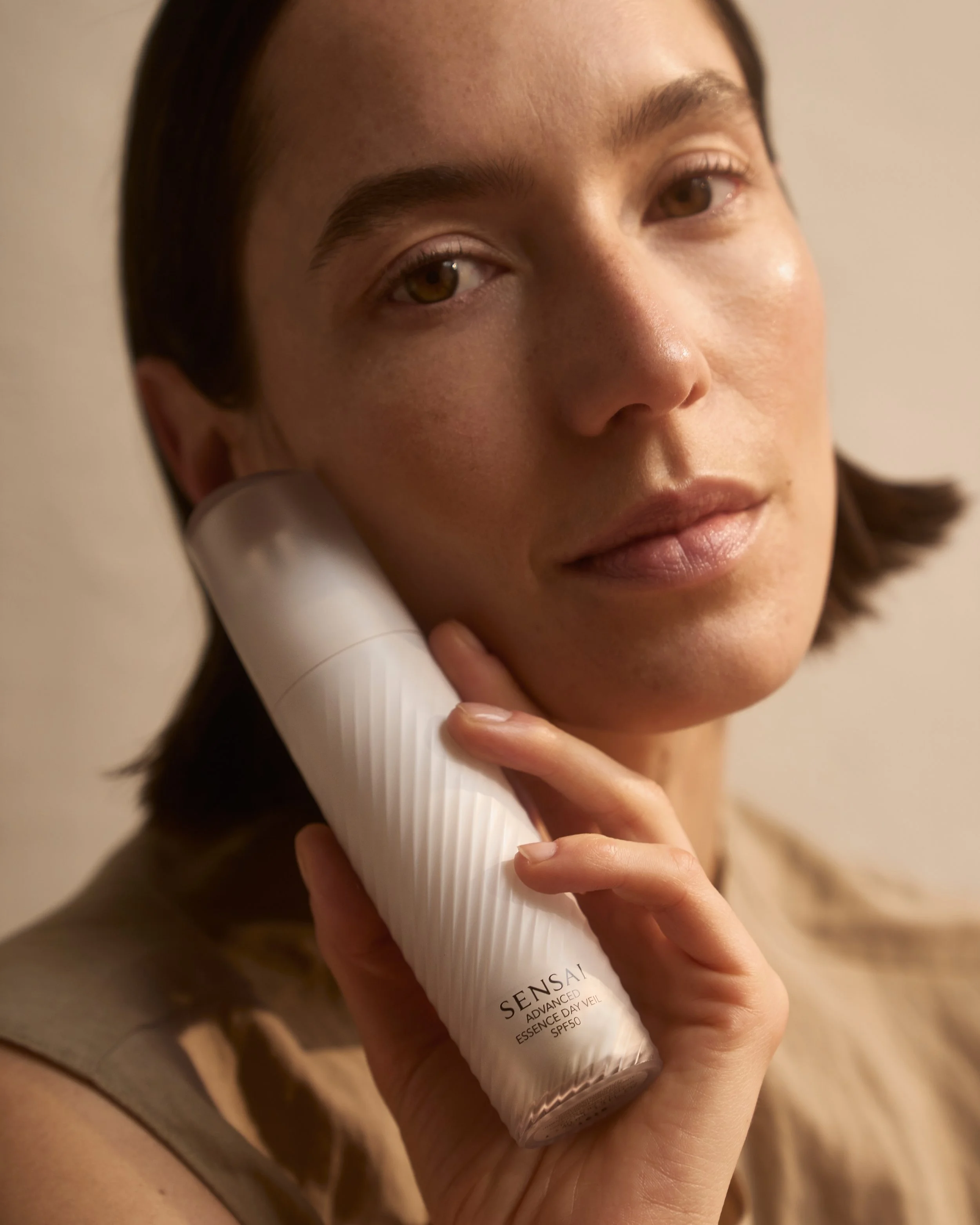 0592_SS26_SENSAI_SummerSkincare_ADVANCED_ESSENCE_DAY_VEIL_SPF50_0592.jpeg