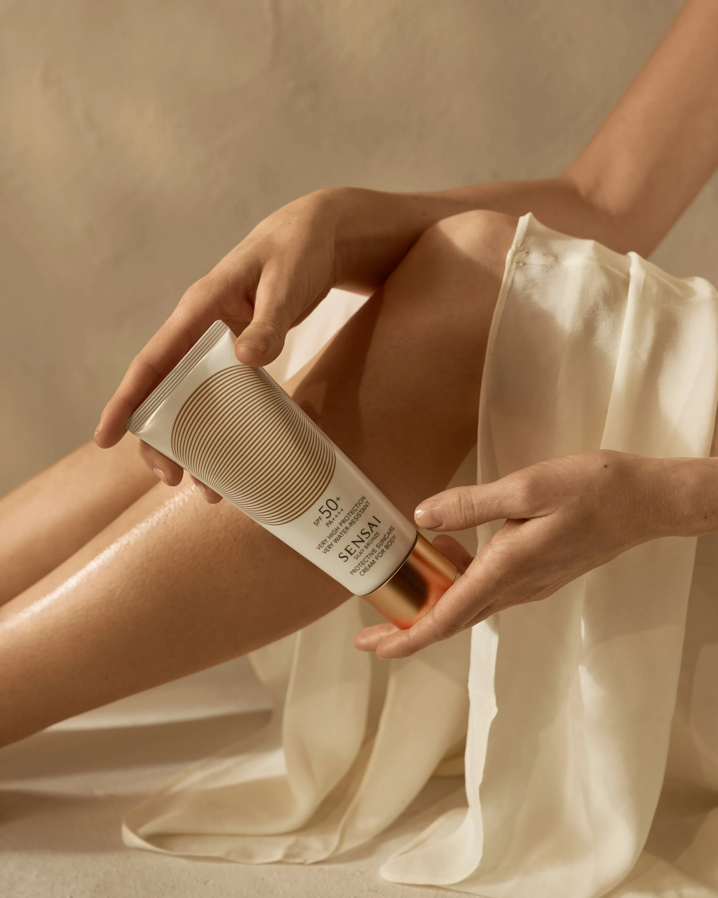 1389_SS26_SENSAI_SummerSkincare_CPROTECTIVE_SUNCARE_CREAM_FOR_BODY_0367.jpeg