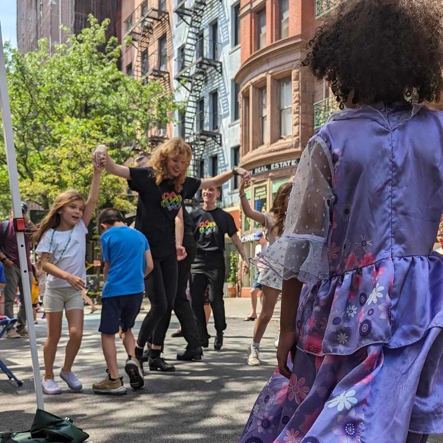 ☘️🌈 Thank you to @montaguebid for inviting us to your Pride celebration on Montague Open Streets! We loved teaching ceilis to these future Brooklyn stars and celebrating that Irish dance is truly for everyone! 🌈☘️