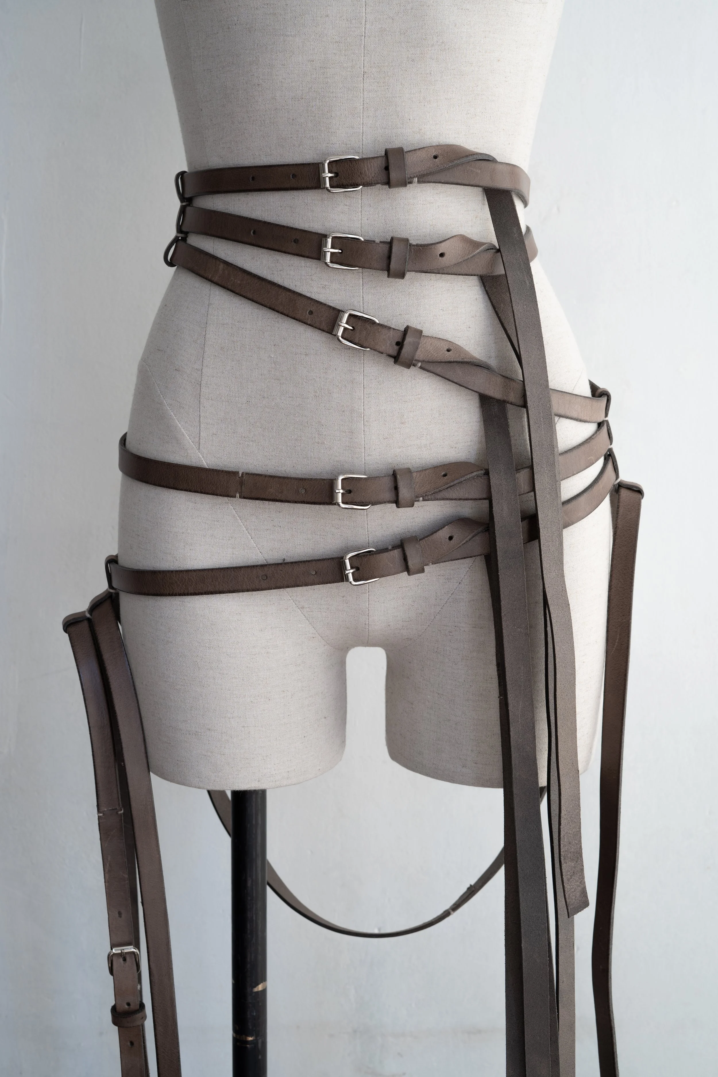 marie-bernadette-woehrl-kara-seven-belt-brown-artisanal-leather-goods-antwerp-fashion-festival-handmade-dark-accessories-3.jpg