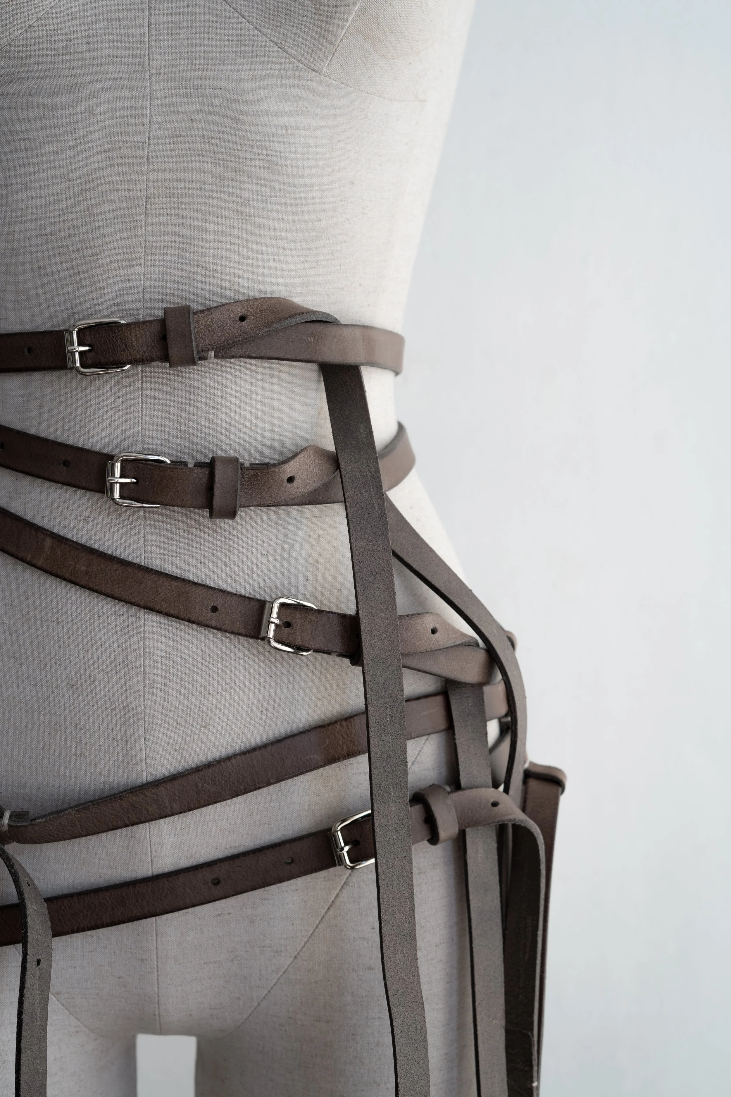 marie-bernadette-woehrl-kara-seven-belt-brown-artisanal-leather-goods-antwerp-fashion-festival-handmade-dark-accessories-5.jpg