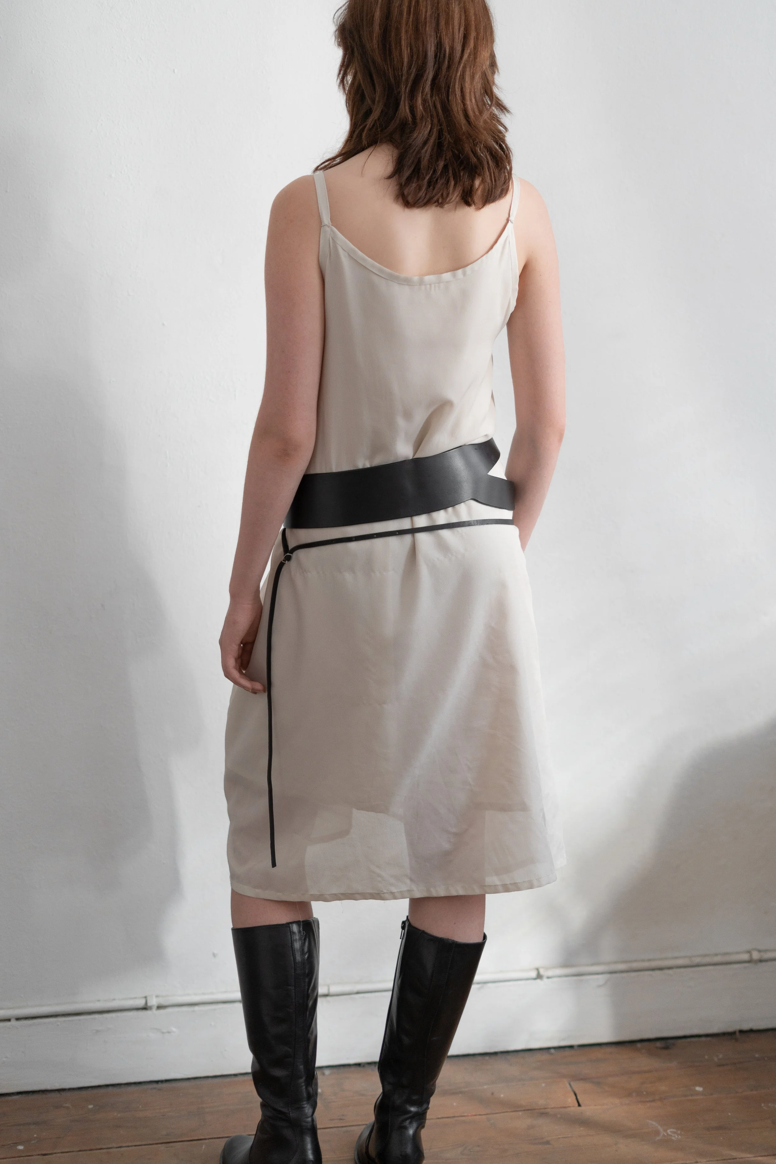 marie-bernadette-woehrl-belt-top-black-artisanal-leather-goods-antwerp-fashion-handmade-dark-accessories-2.jpg