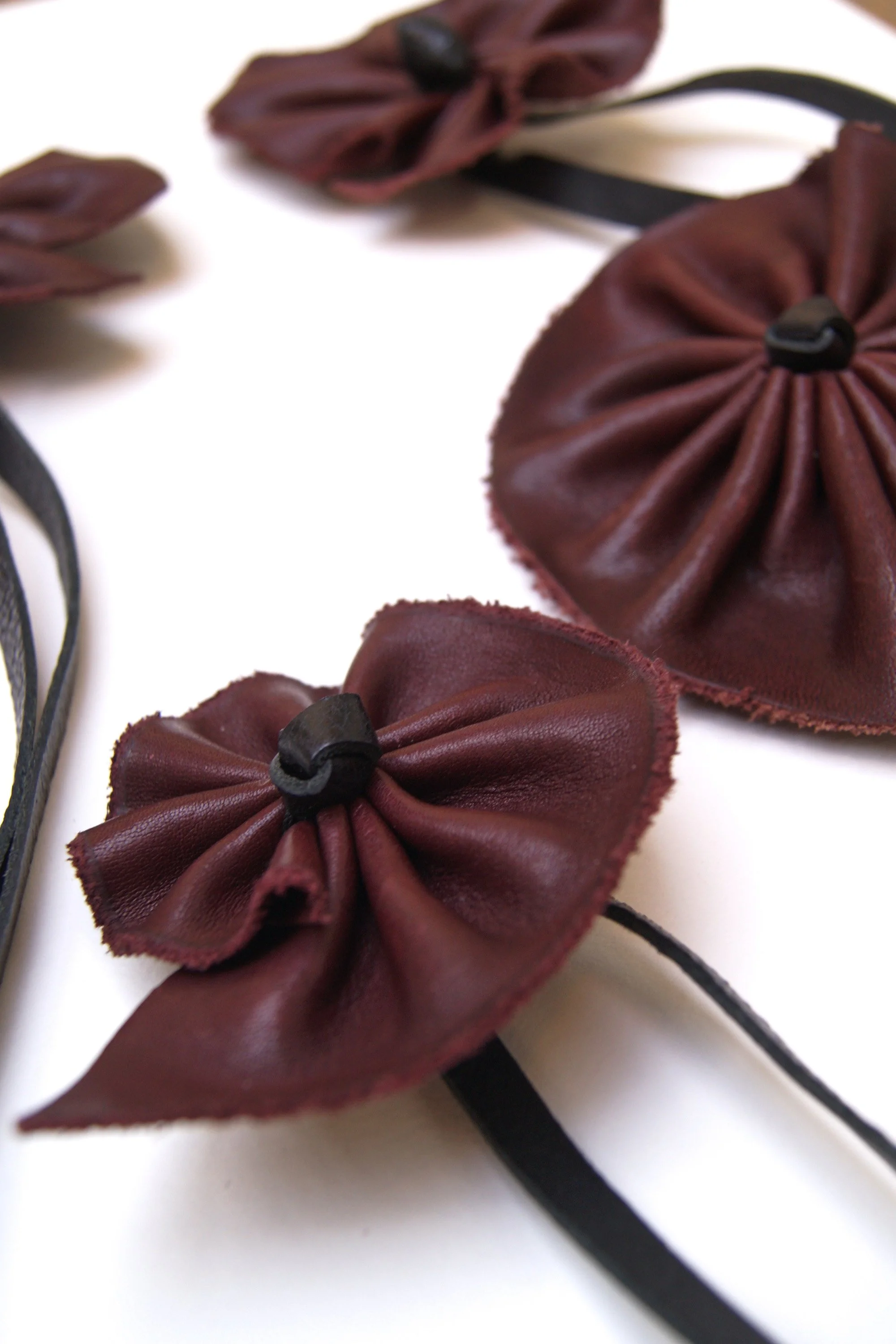 Marie-Bernadette-Woehrl-leather-flower-on-a-string-necklace-burgundy-handmade-unique-piece-artisanal-antwerp-3.jpg