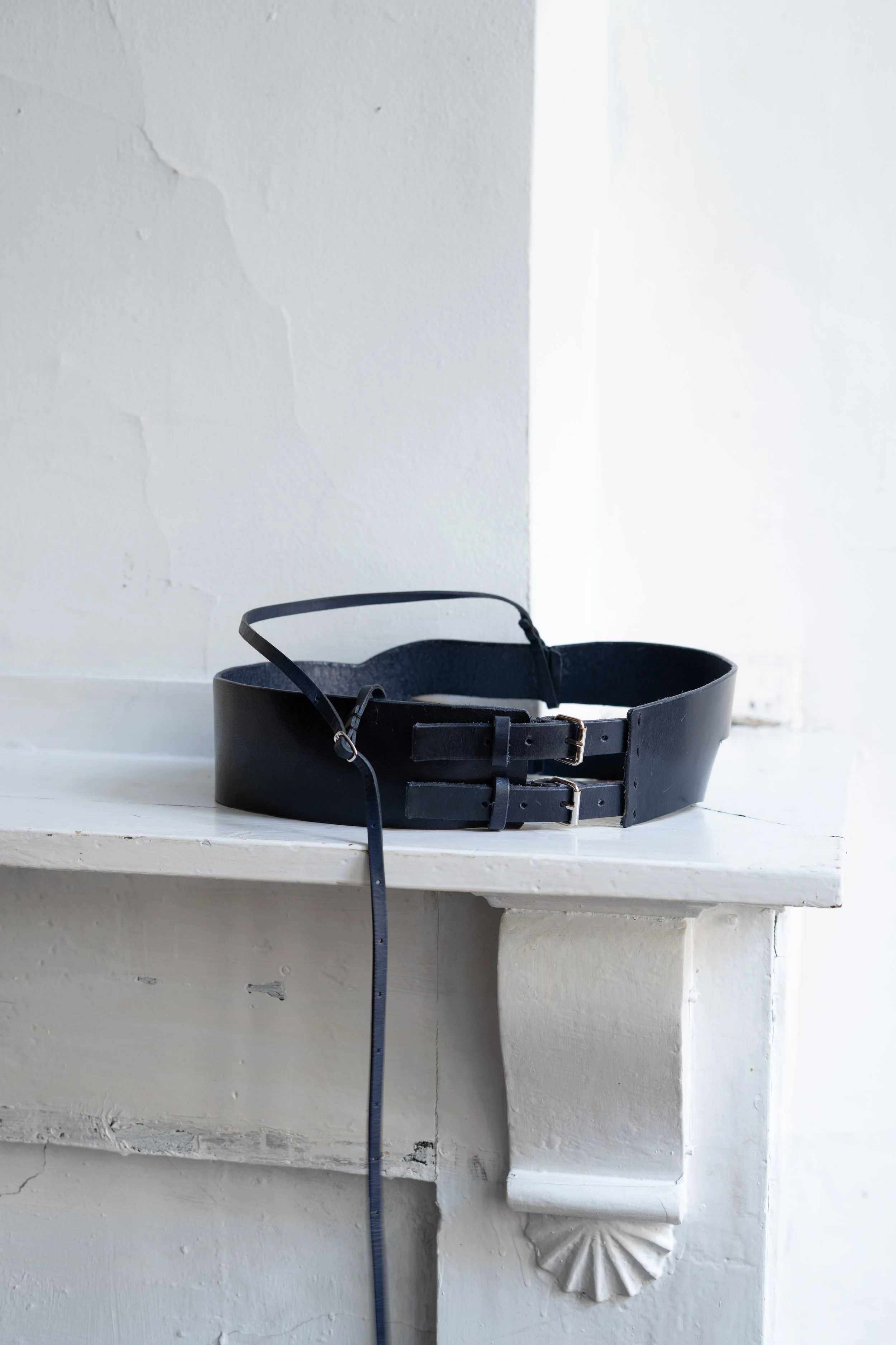 marie-bernadette-woehrl-belt-top-blue-artisanal-leather-goods-antwerp-fashion-handmade-dark-accessories-2.jpg