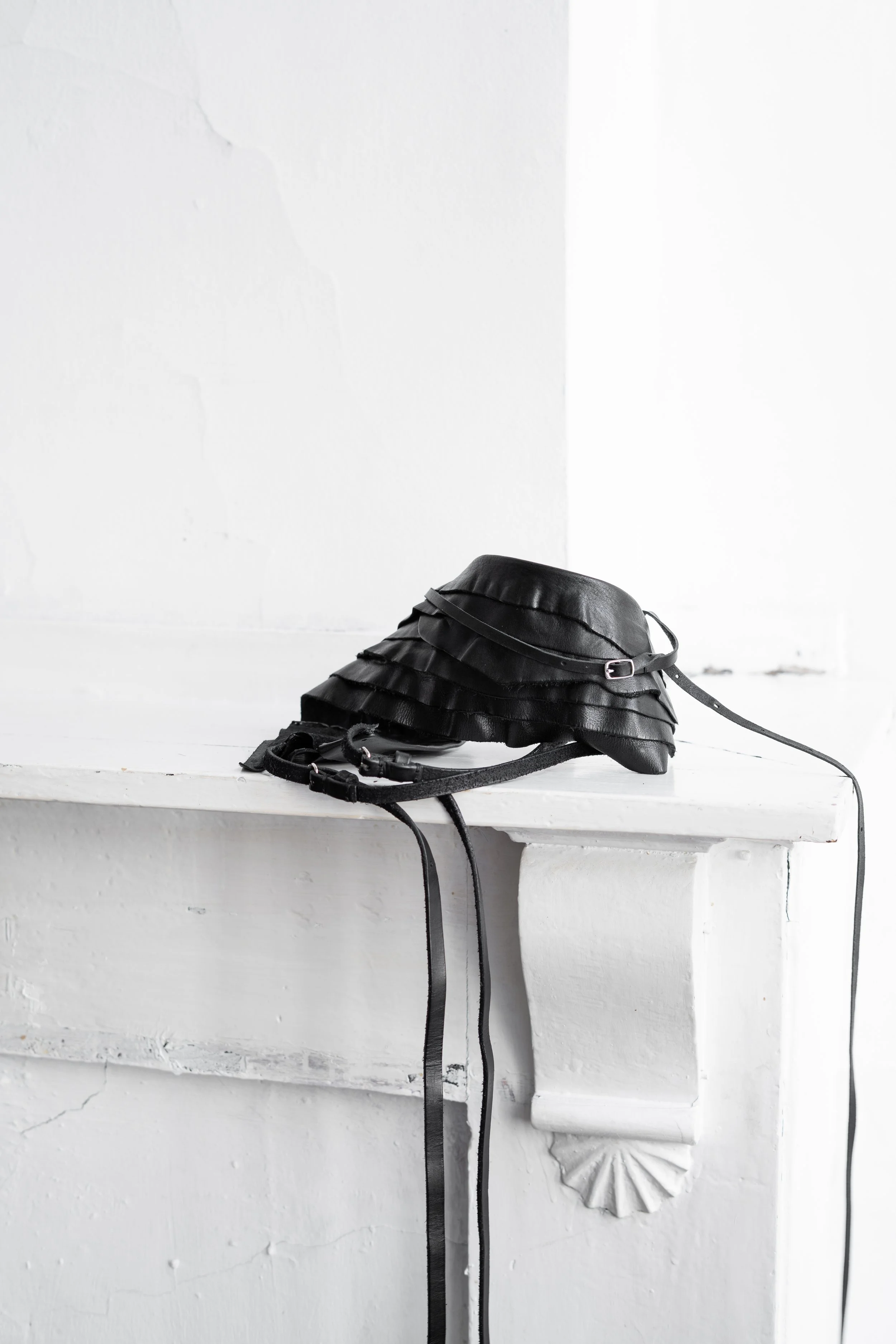 marie-bernadette-woehrl-sunny-top-black-vachetta-edges-frilly-artisanal-leather-goods-antwerp-fashion-festival-tir-na-nog-handmade-dark-accessories-4.jpg