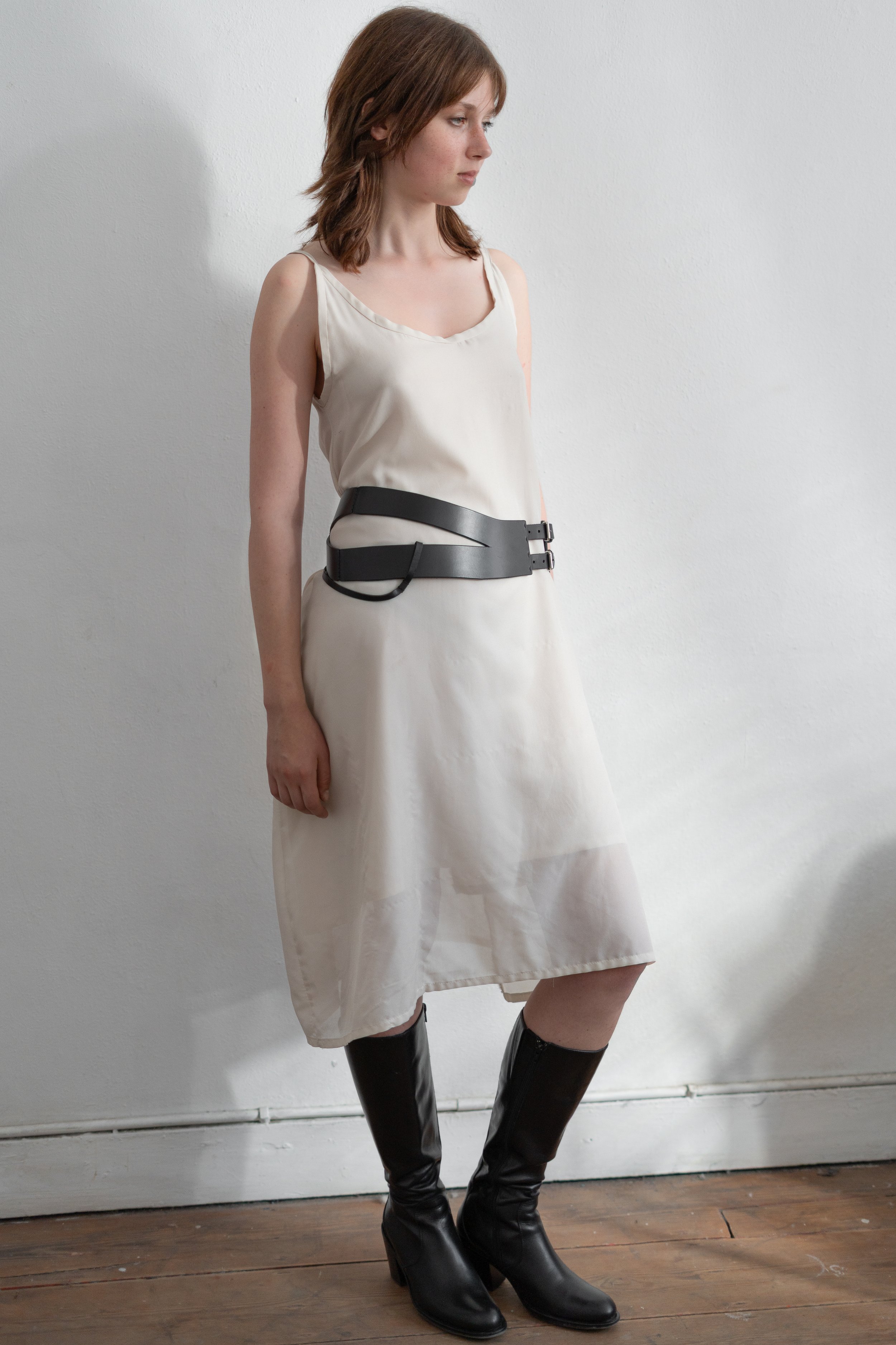 marie-bernadette-woehrl-belt-top-black-artisanal-leather-goods-antwerp-fashion-handmade-dark-accessories-3.jpg