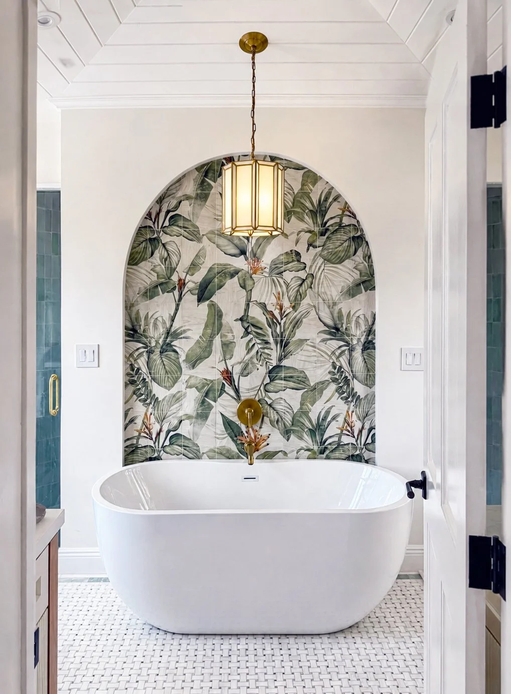 TUB STRAIGHT ON.jpg