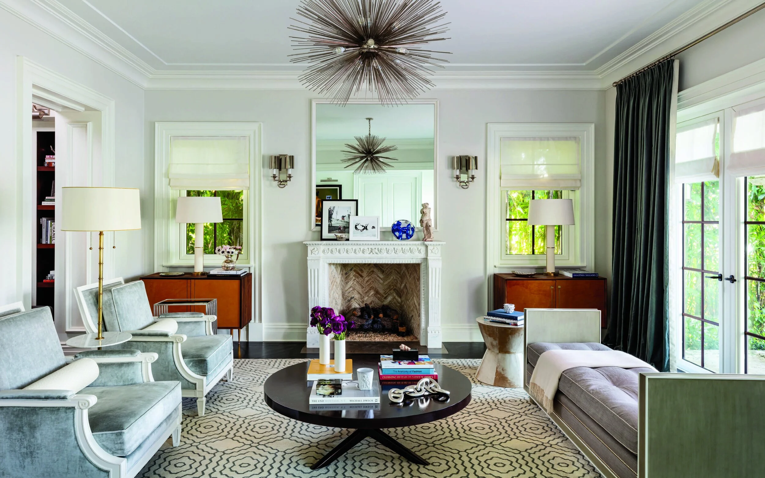 Living Room with fireplace