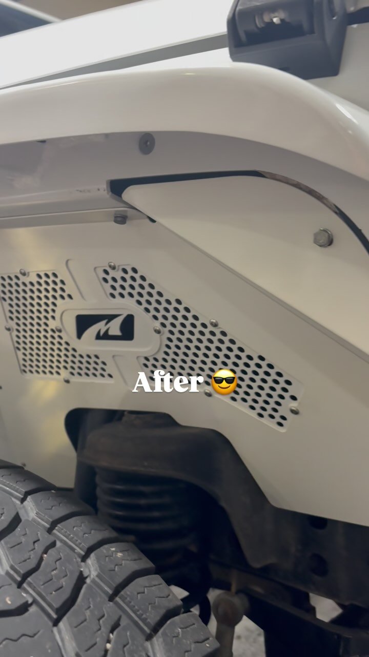 This Jeep got a nice fender and inner fender liner upgrade from @motobilt_inc. Our team also powder coated both pieces white to match the rest of the Jeep and per the customers request! We love @motobilt_inc products for their quality and how well th